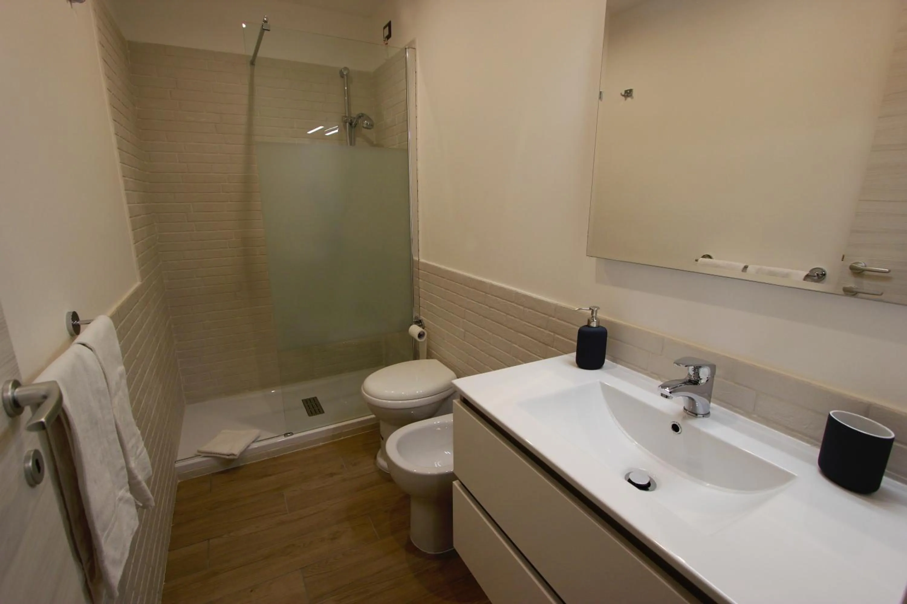 Shower in Pianeta Roma 127