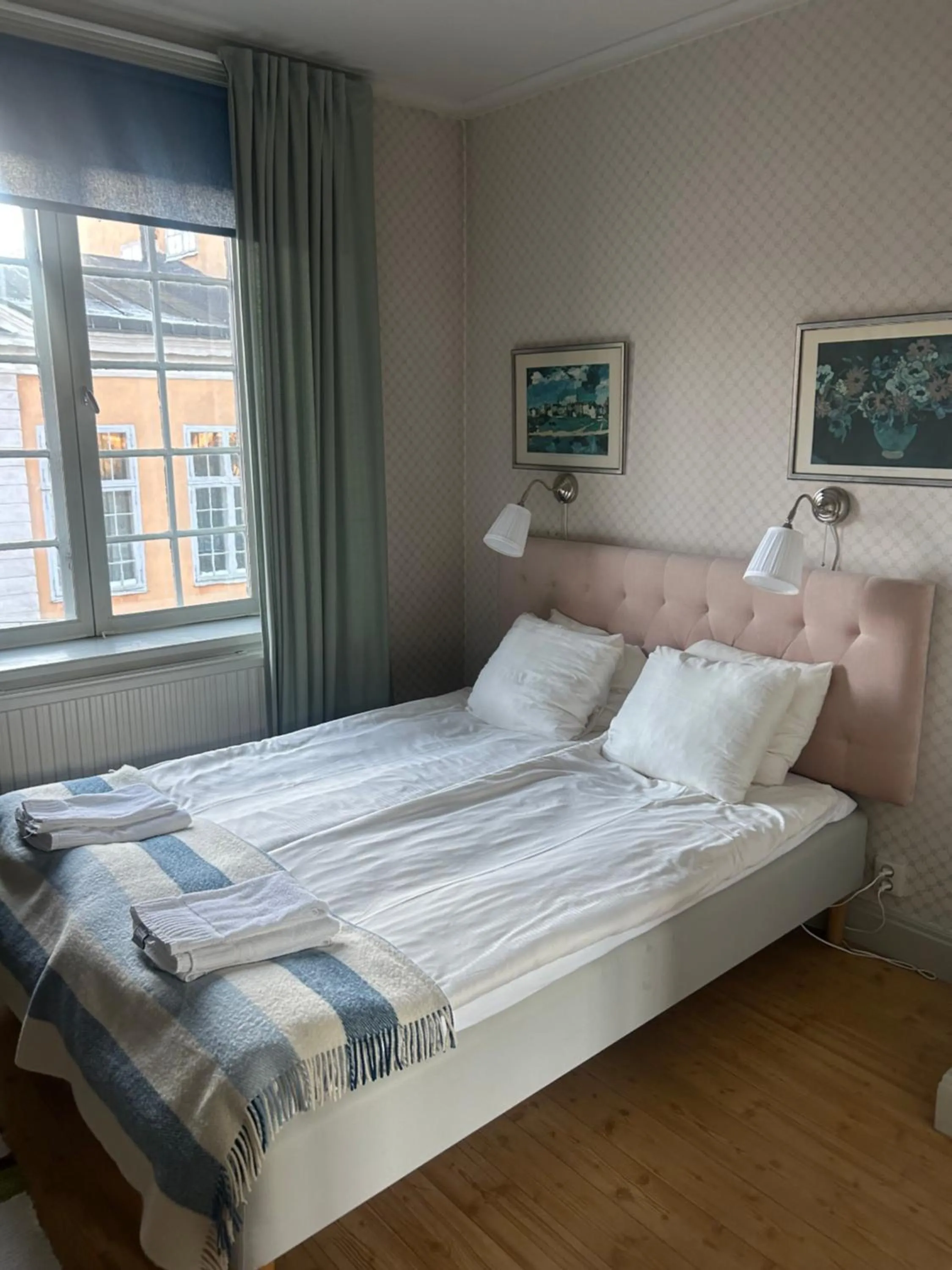 Bed in Wärdshuset Gammel Tammen Österbybruk