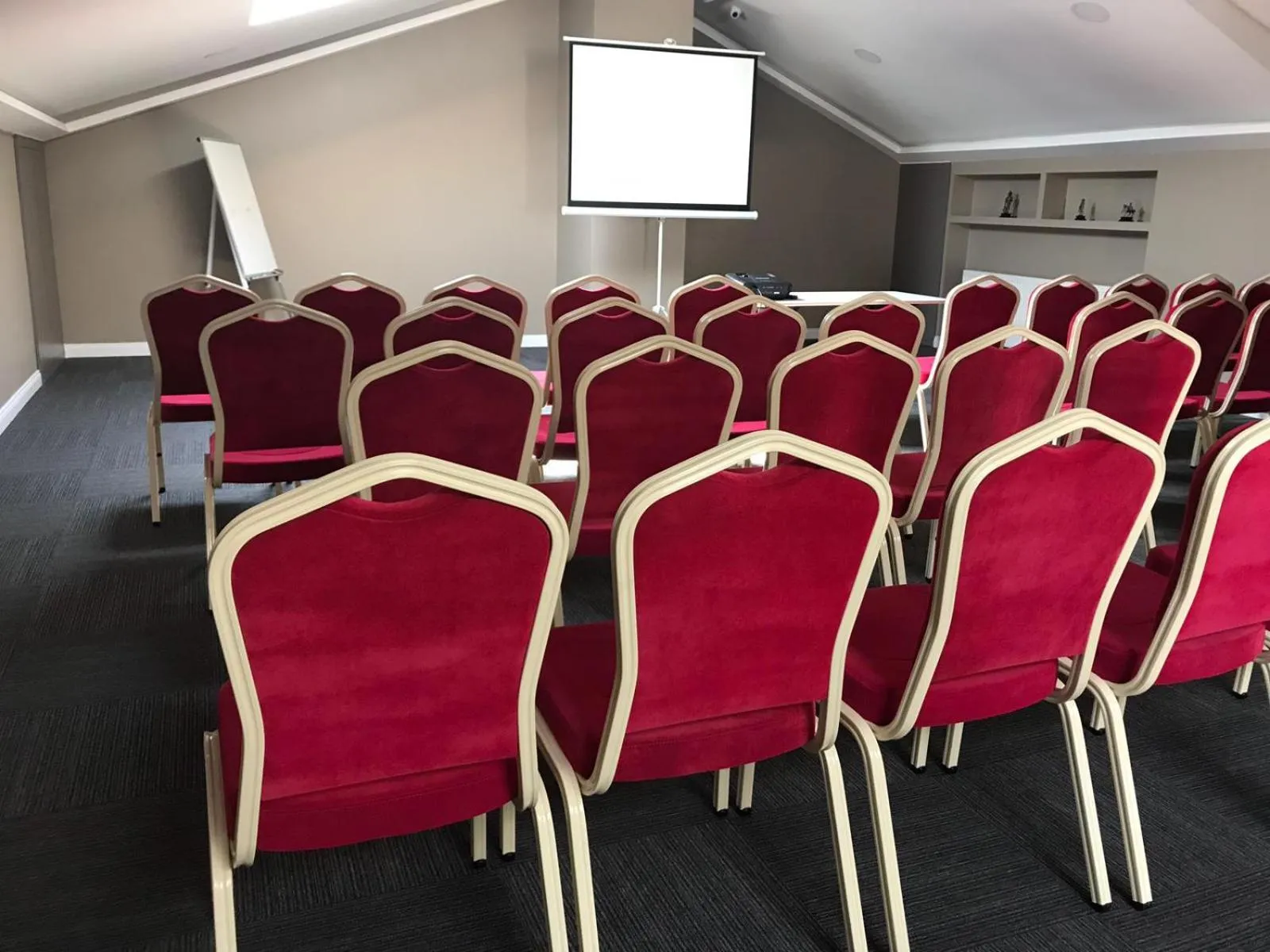 Business facilities in Niconya Port Suite&Hotel