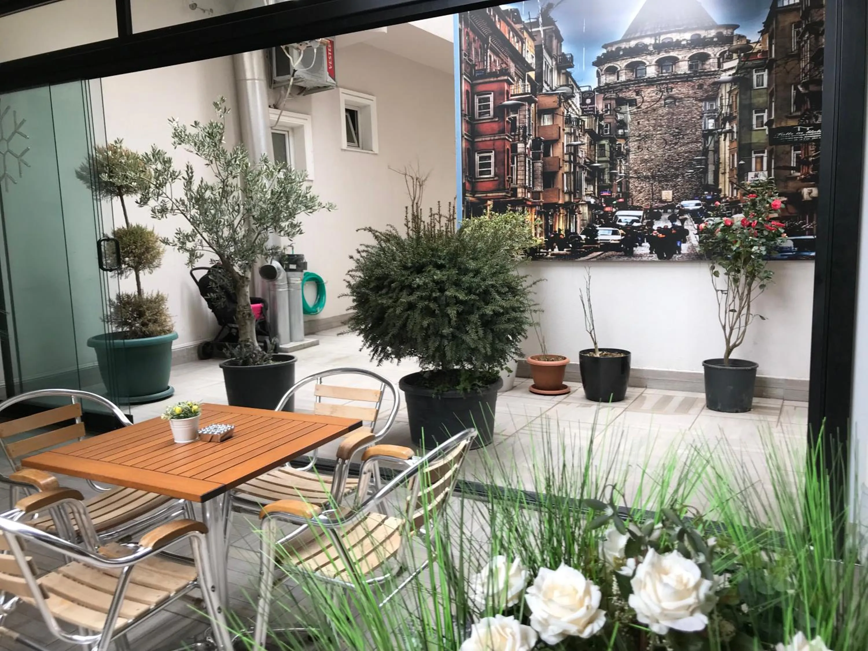 Garden view in Niconya Port Suite&Hotel