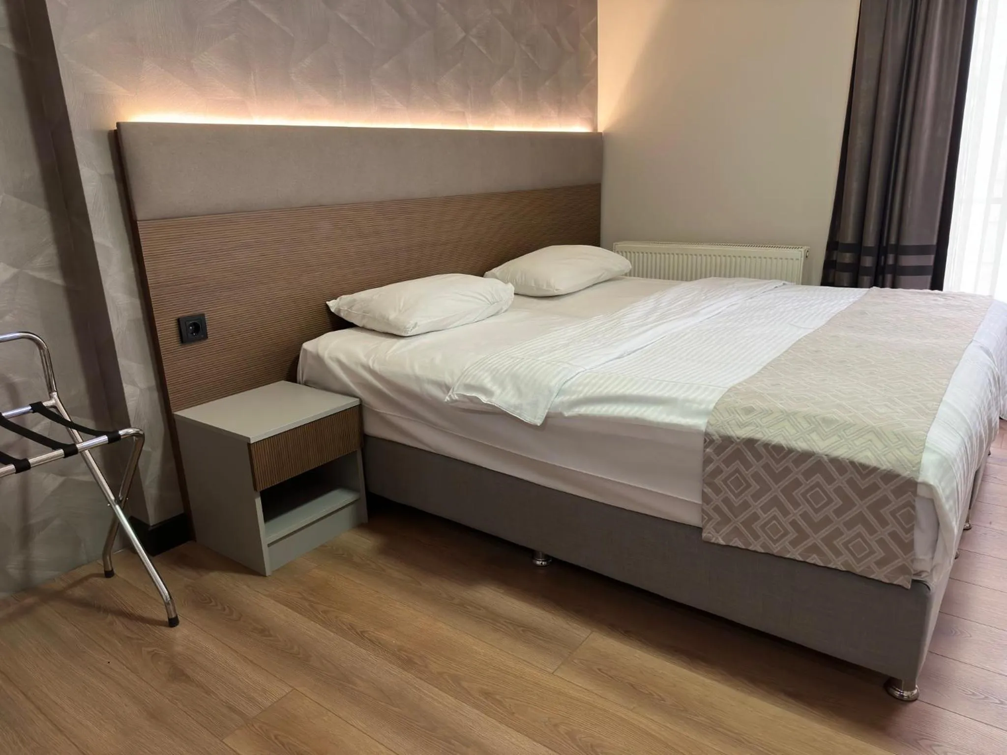 Photo of the whole room, Bed in Niconya Port Suite&Hotel