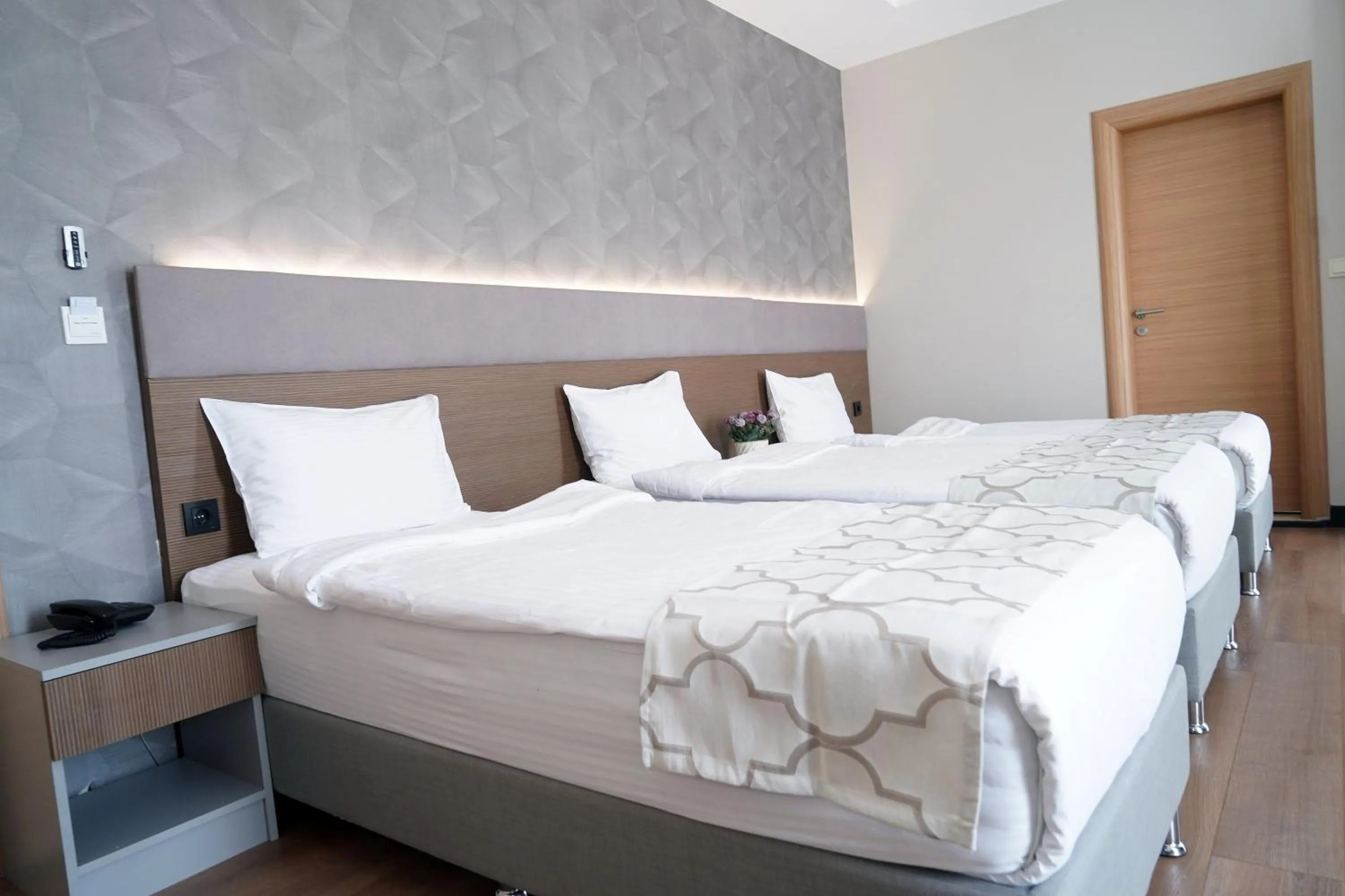 Photo of the whole room, Bed in Niconya Port Suite&Hotel