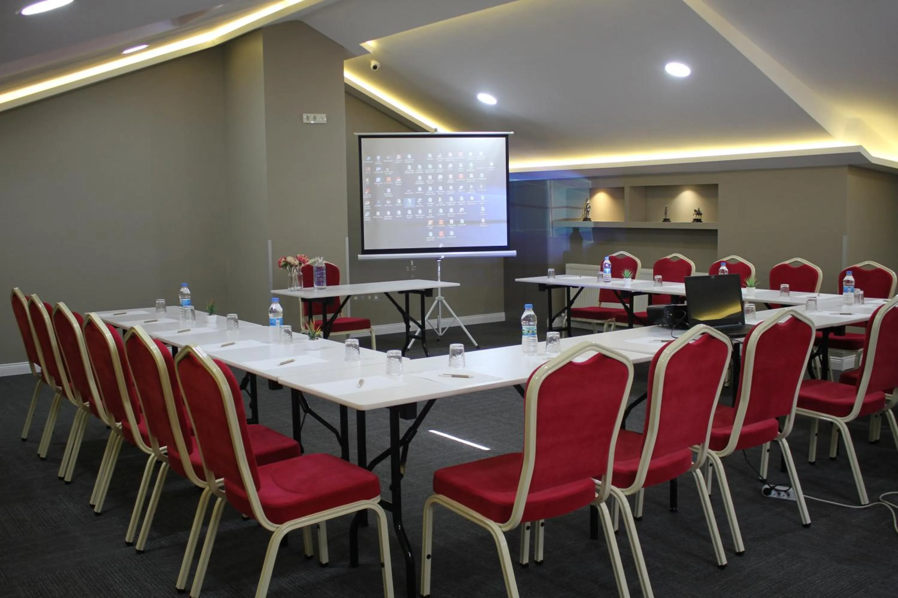 Business facilities in Niconya Port Suite&Hotel