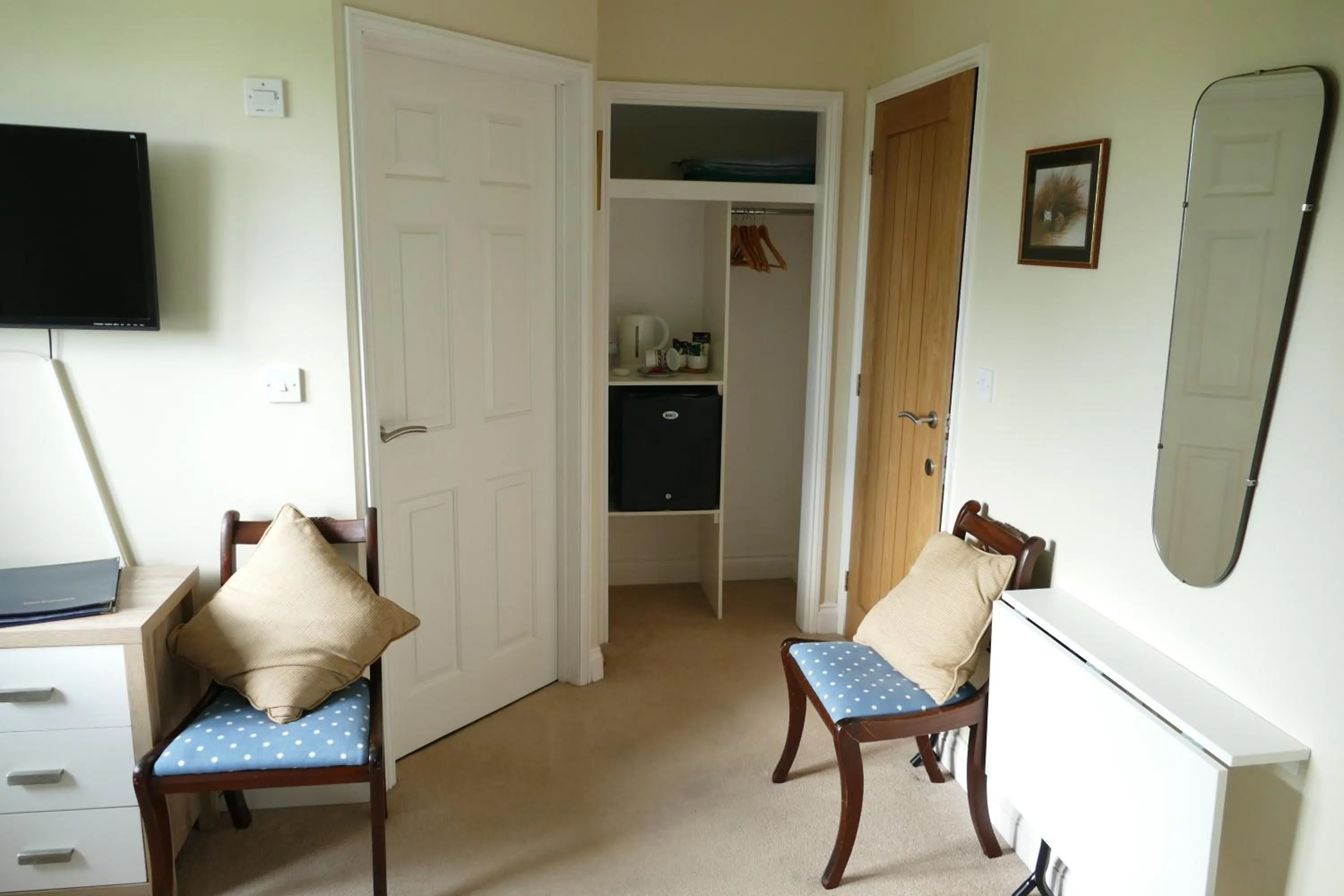 Coffee/tea facilities in The Willows