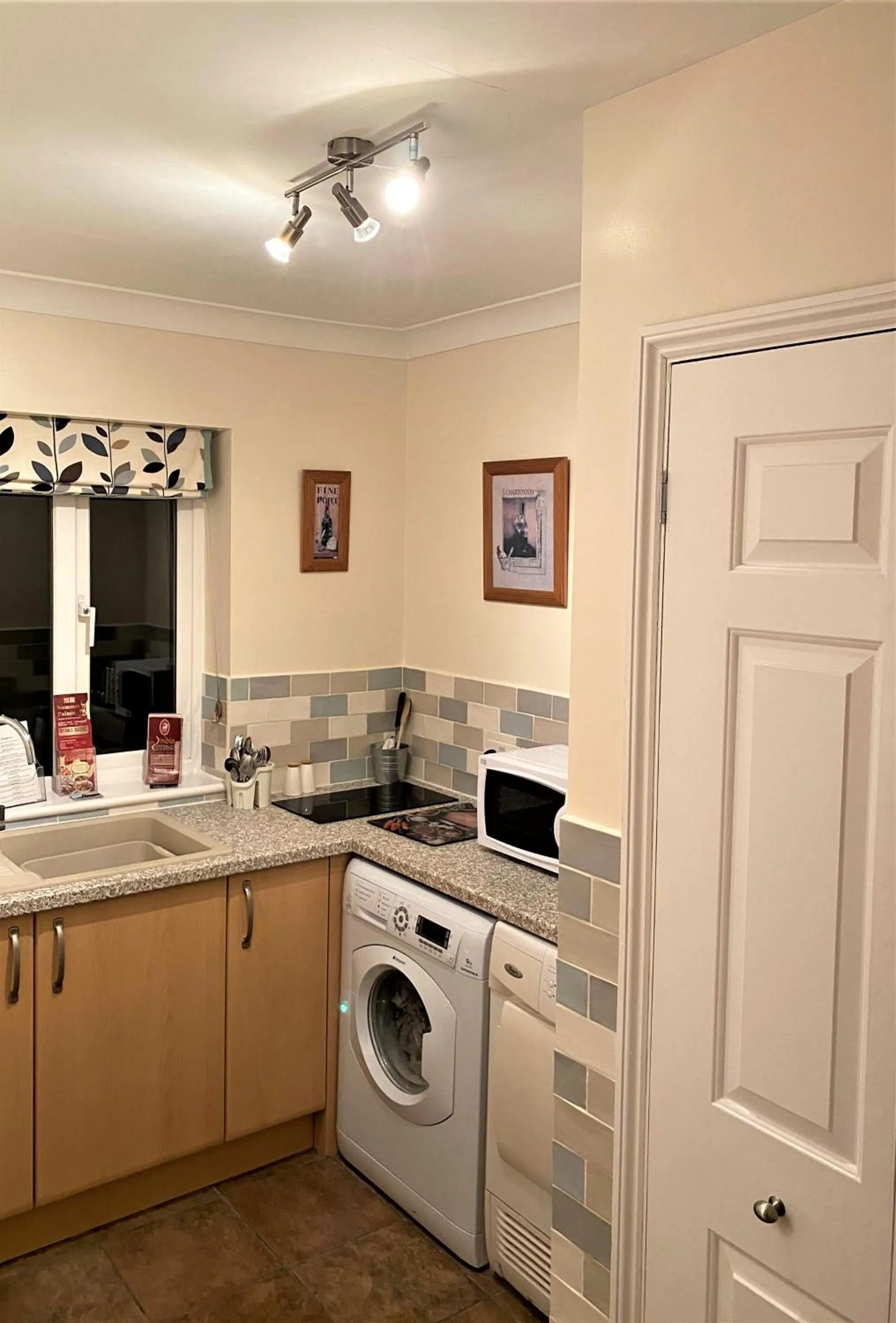 Kitchen or kitchenette in The Willows