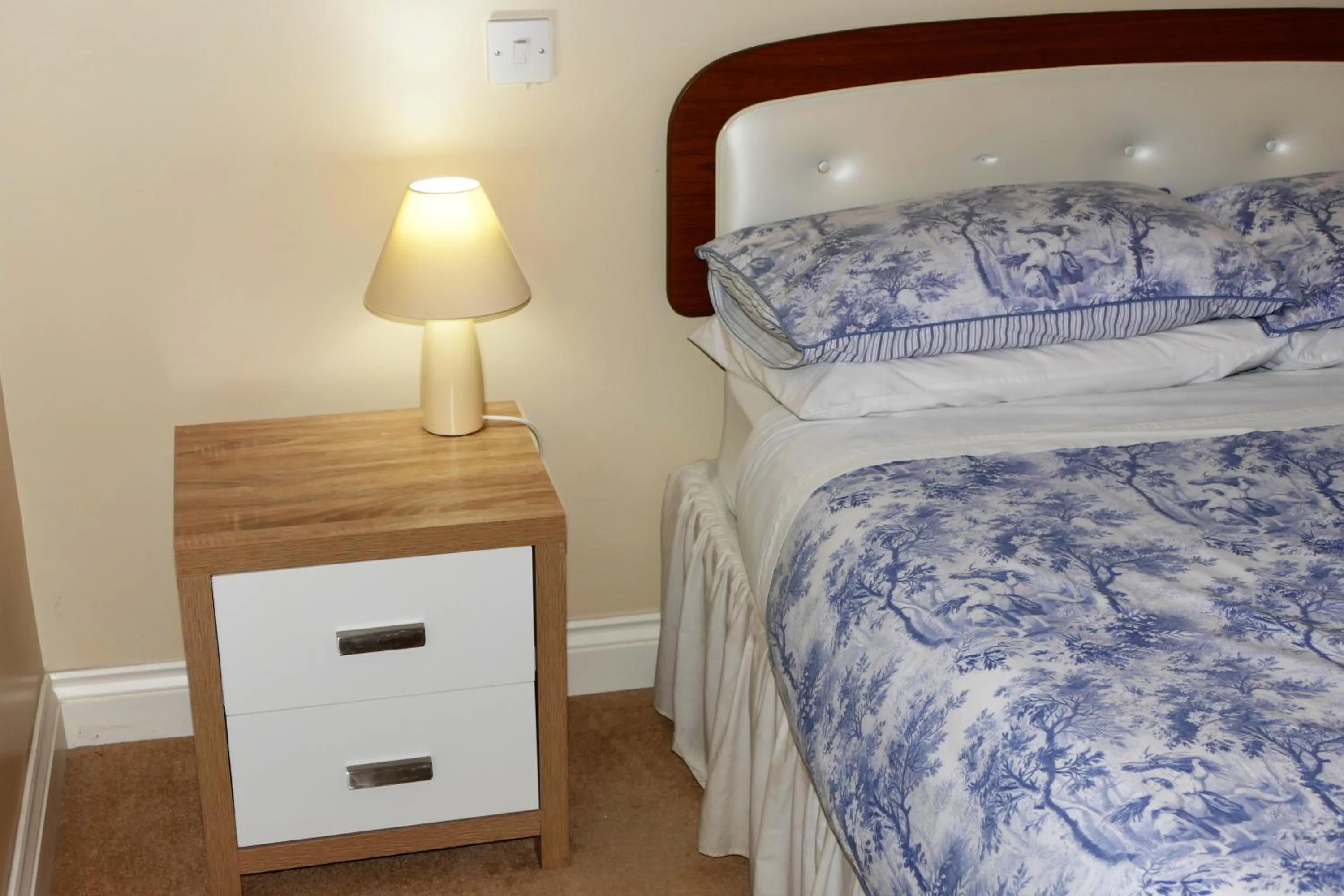 Bedroom, Bed in The Willows