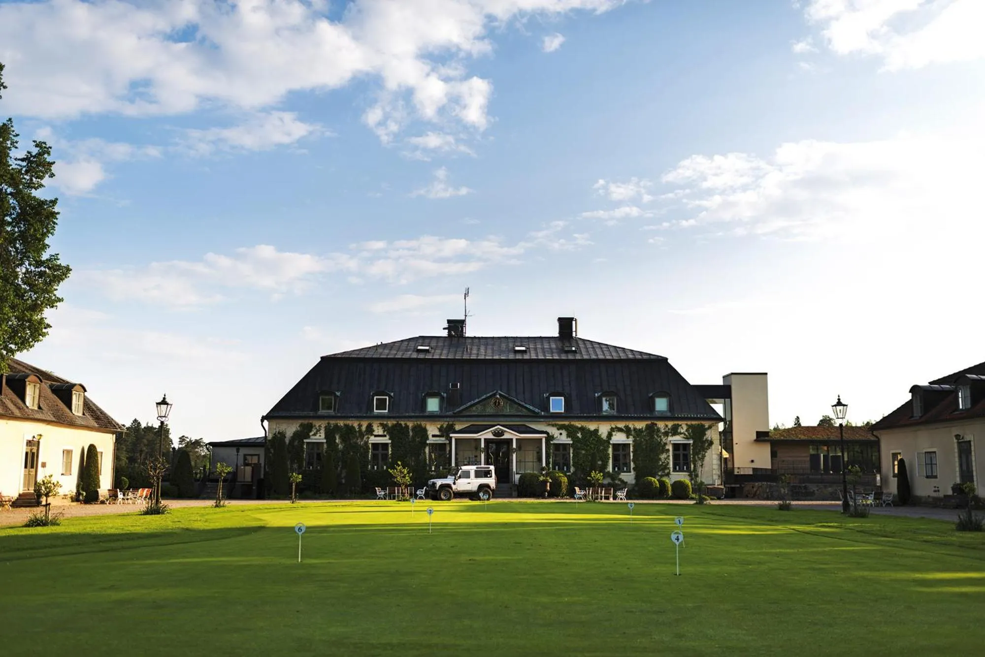 Property building in Hooks Herrgård