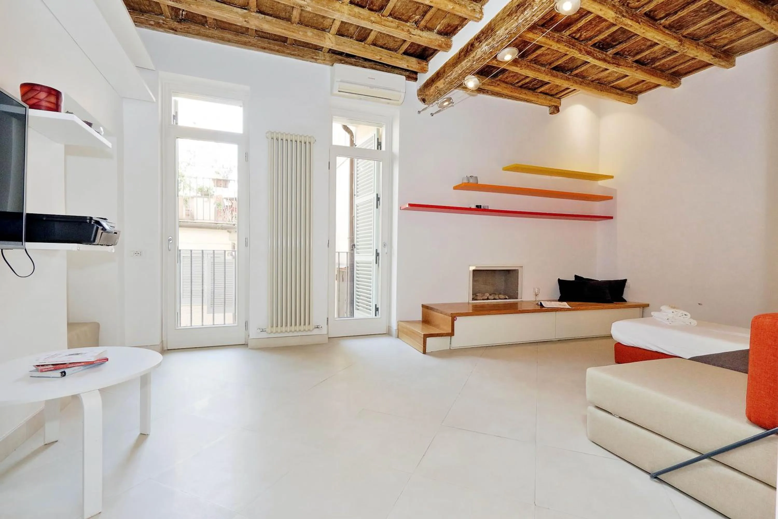 Communal lounge/ TV room in Reginella