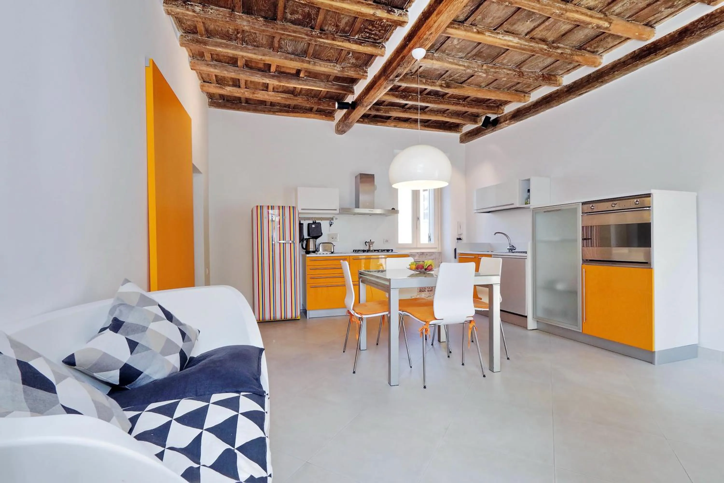 Dining area in Reginella