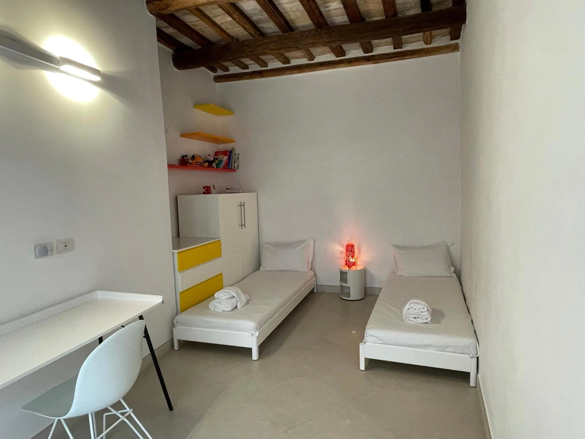 Bedroom, Bed in Reginella