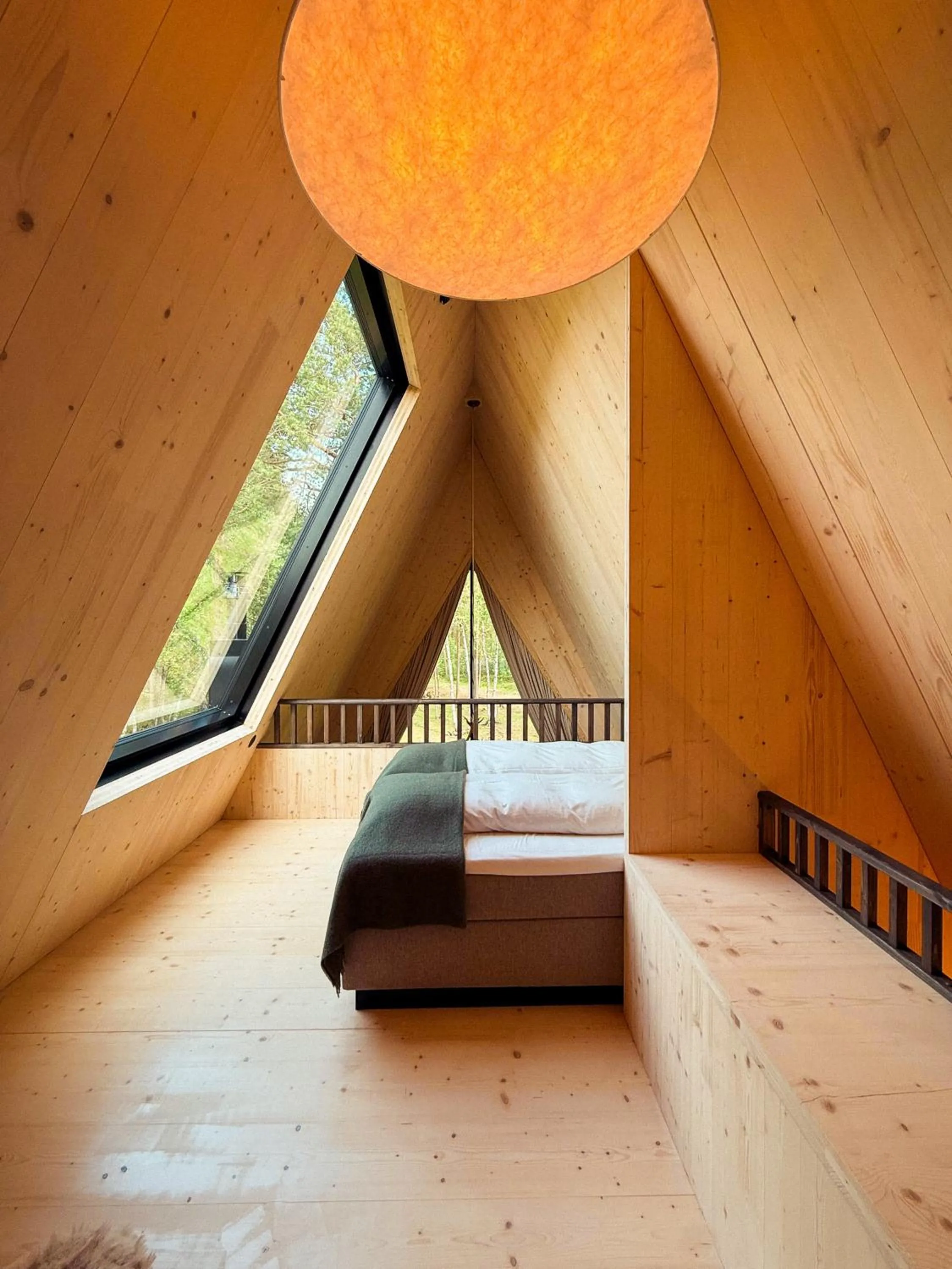 Bed in Holmen Husky Lodge