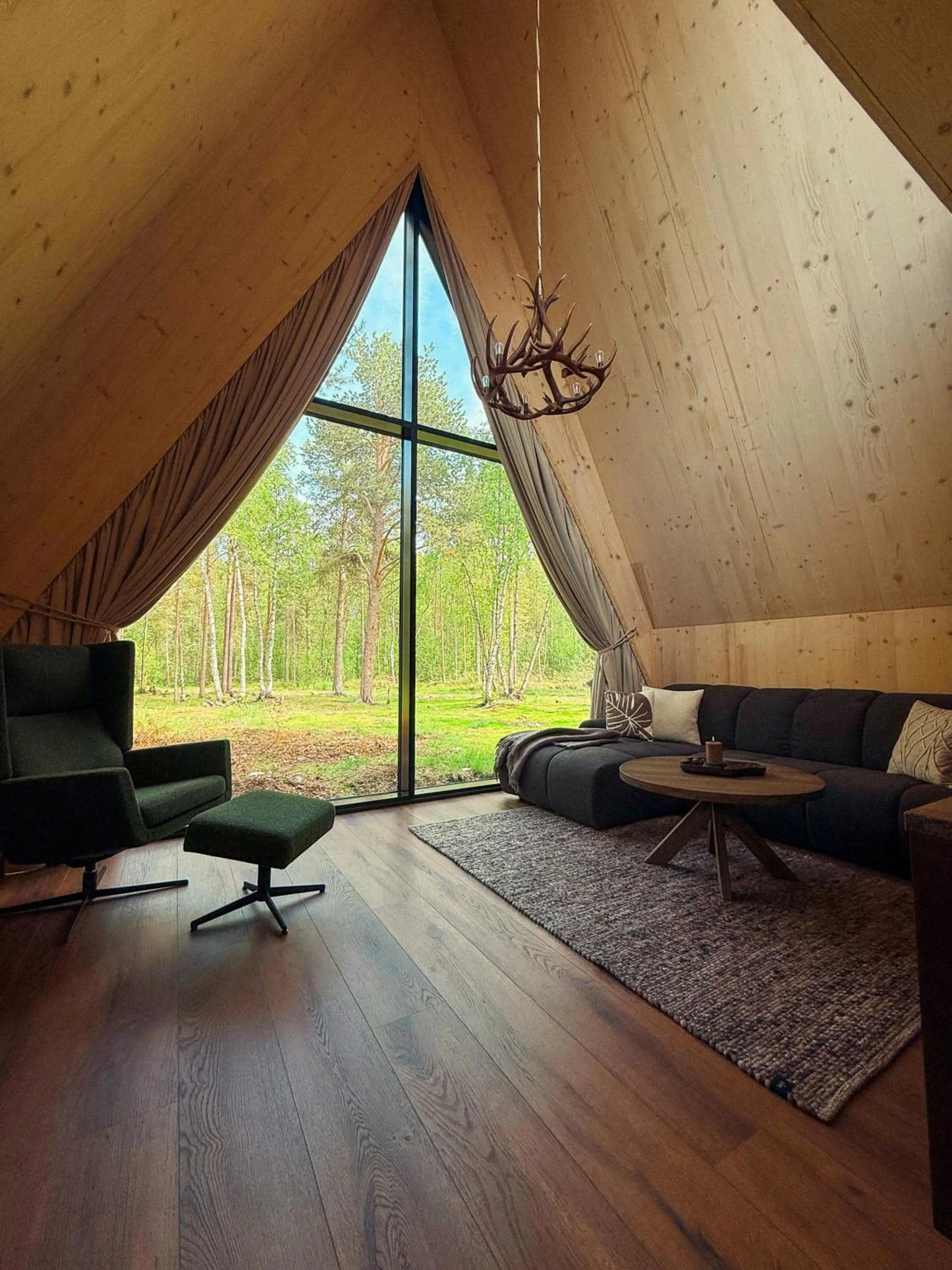 Living room in Holmen Husky Lodge