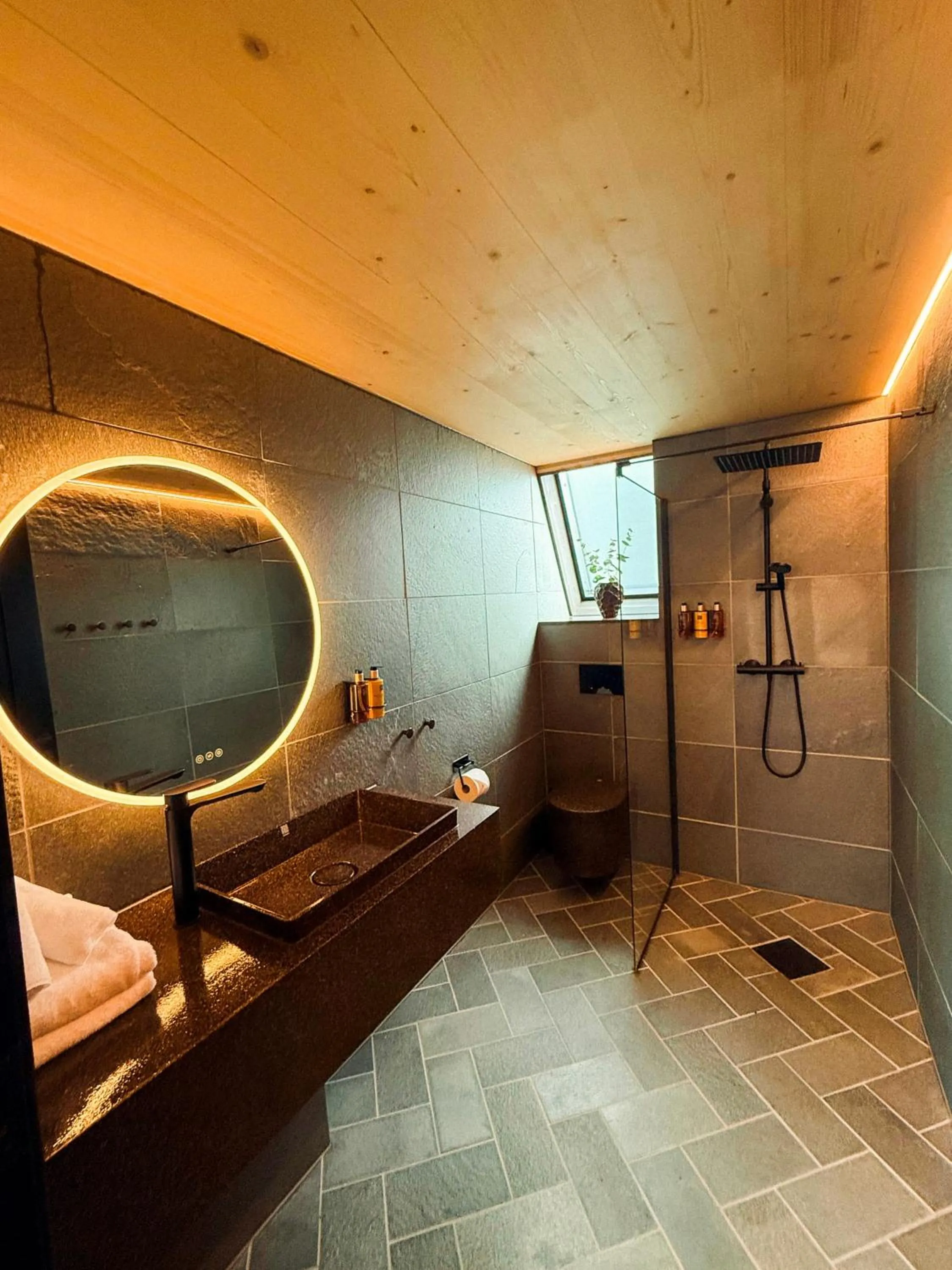 Bed in Holmen Husky Lodge