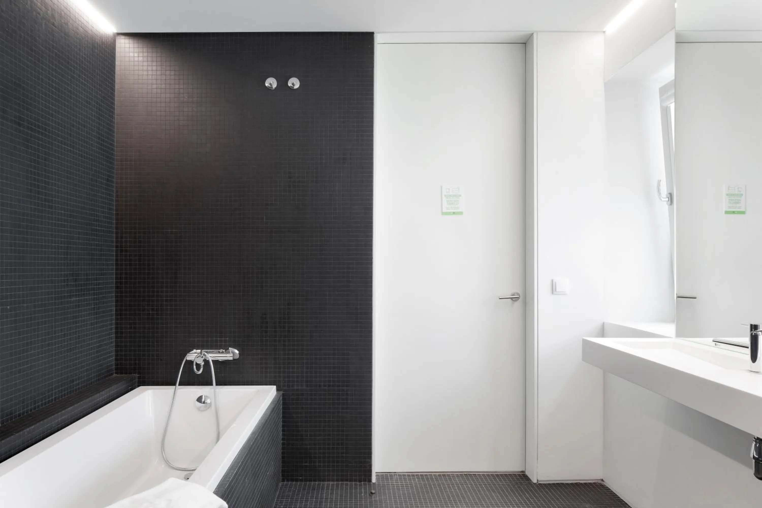 Bathroom in Ascensor da Bica - Lisbon Serviced Apartments