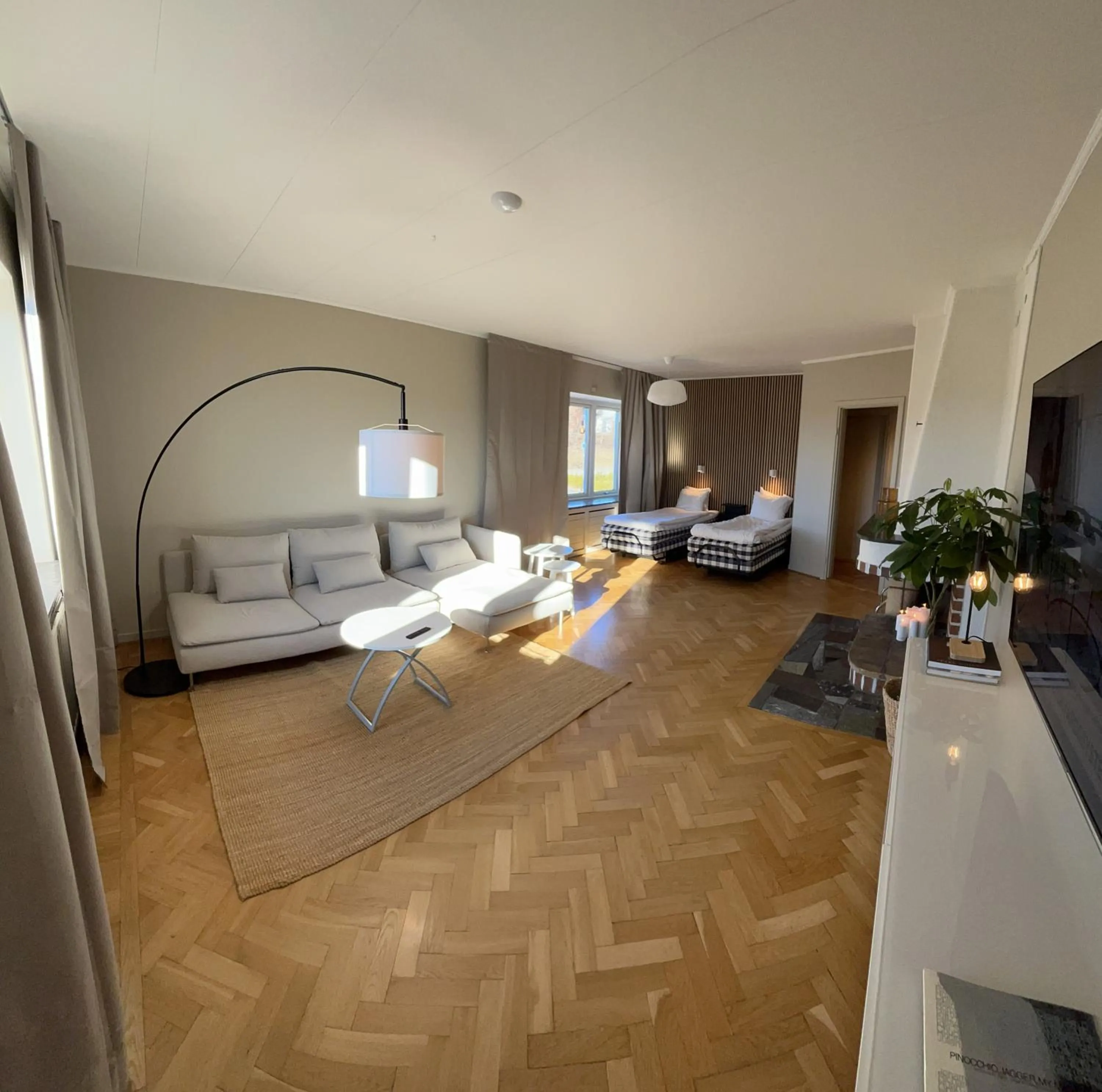 Living room, Bed in Lages Motel