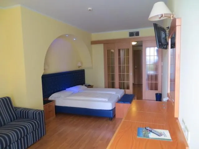 Bed in Hotel Alexander