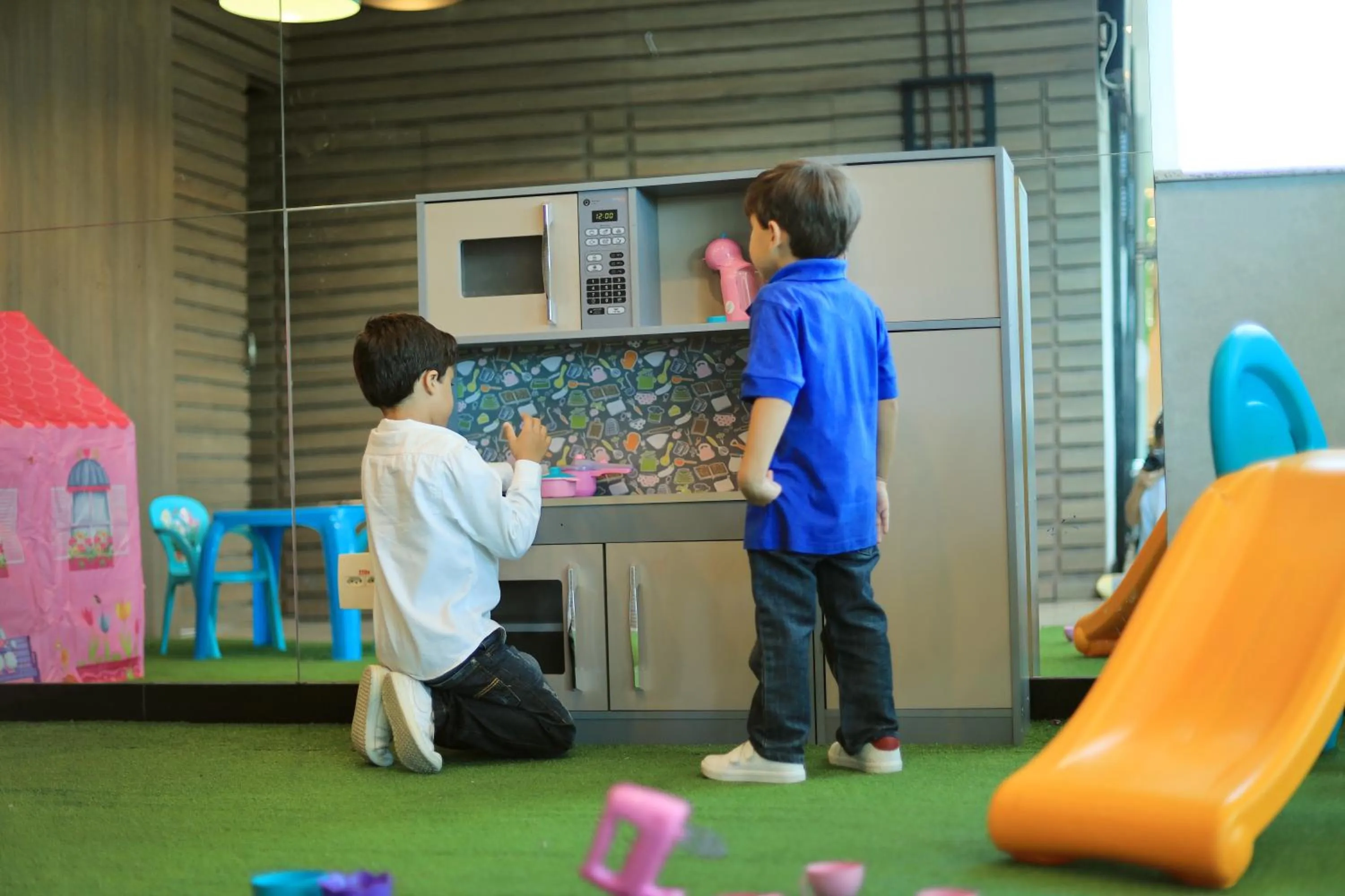 People in eSuites Hotel Recreio Shopping