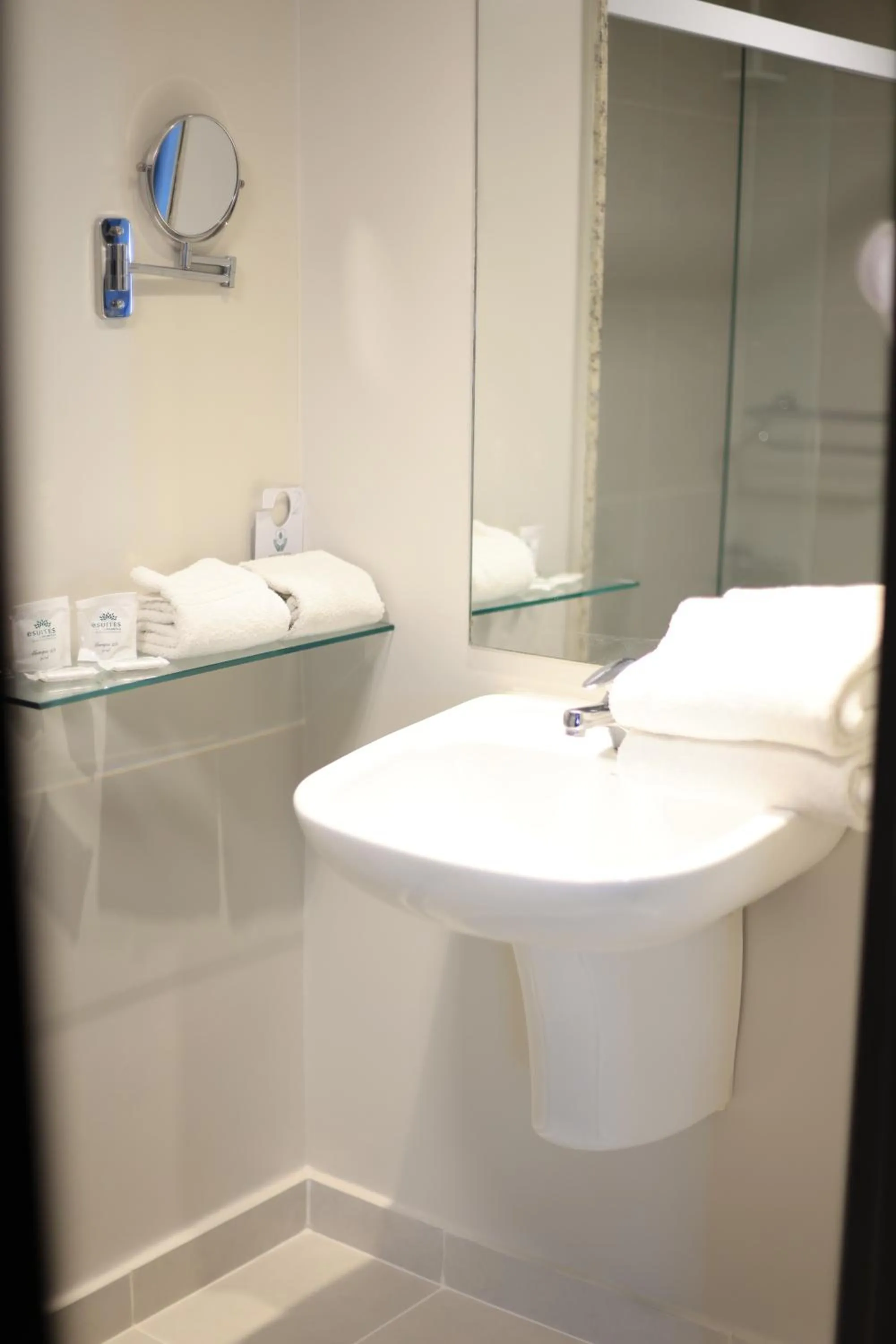 Bathroom in eSuites Hotel Recreio Shopping