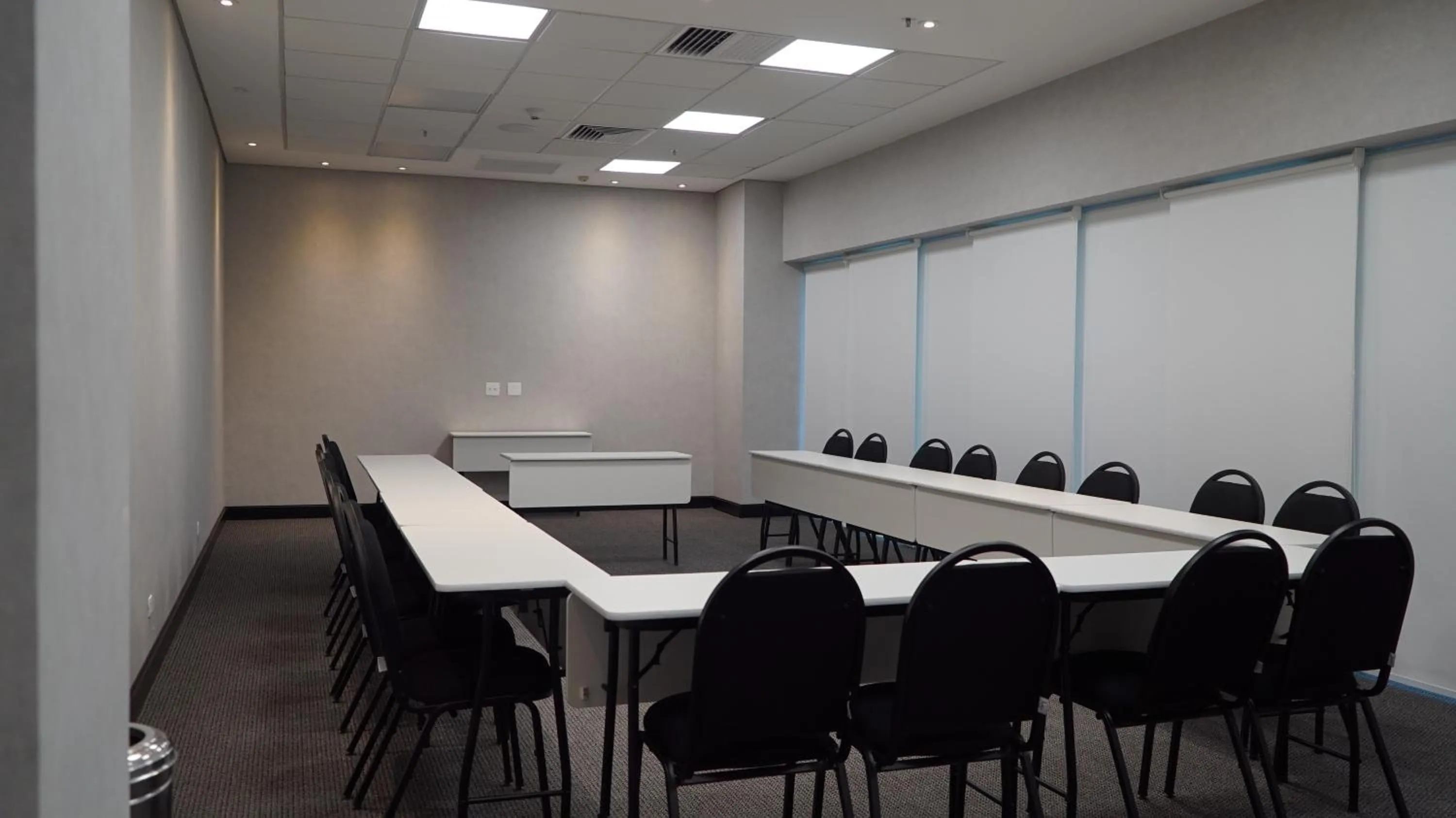 Meeting/conference room in eSuites Hotel Recreio Shopping