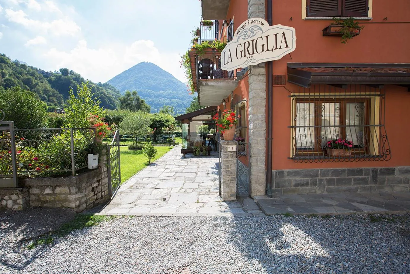 Facade/entrance in La Griglia Hotel