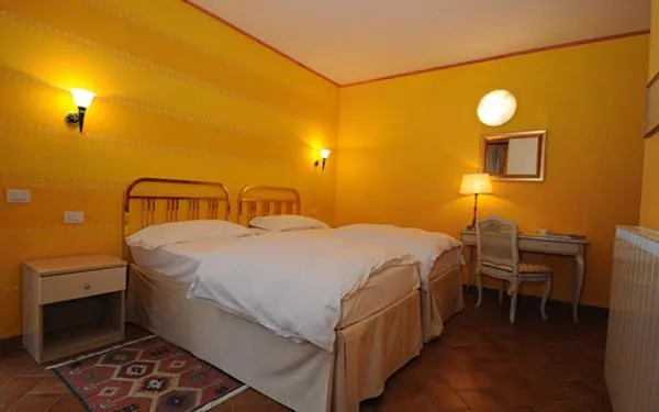 Photo of the whole room, Bed in La Griglia Hotel
