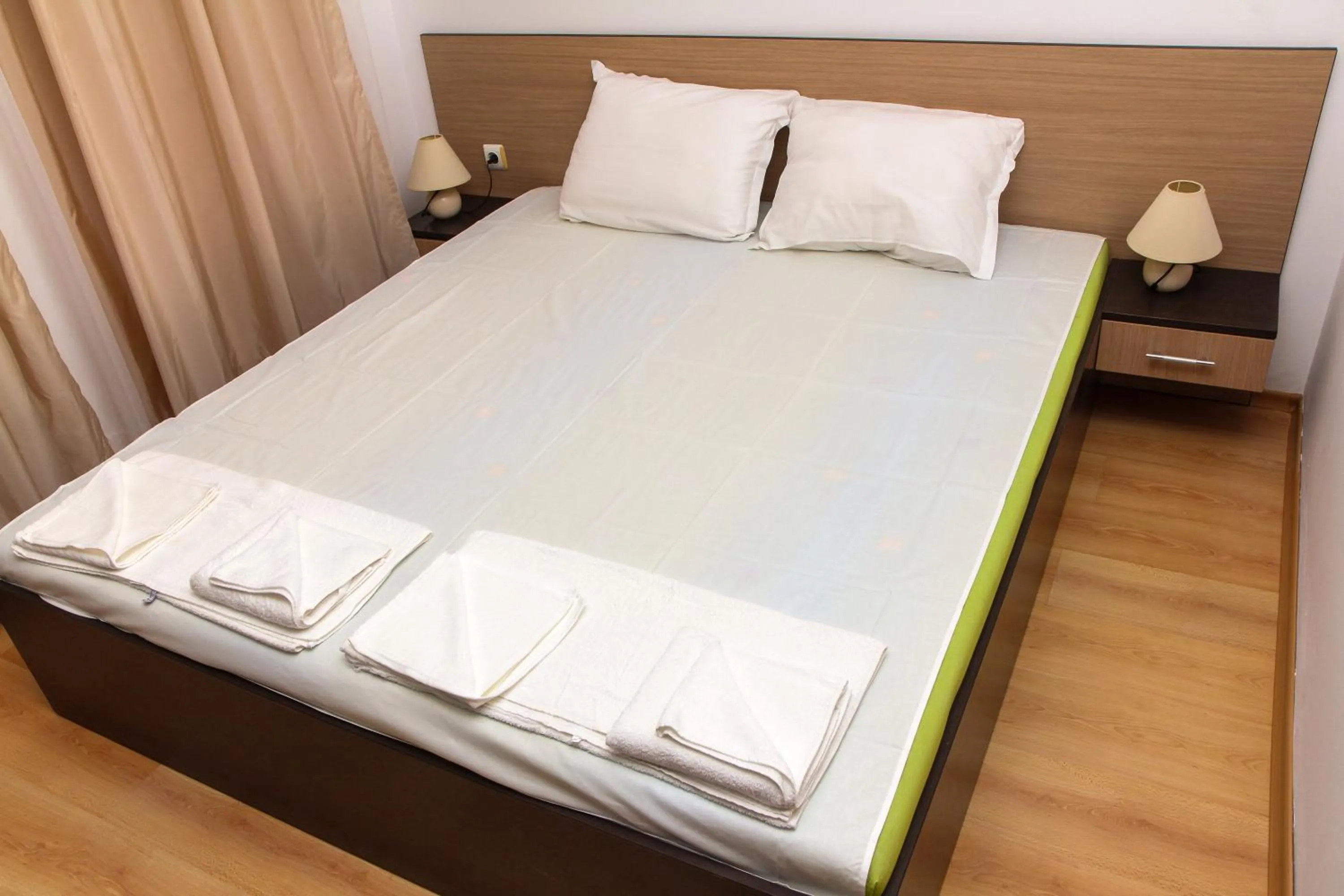 Restaurant/places to eat in Guest Apartments Salena