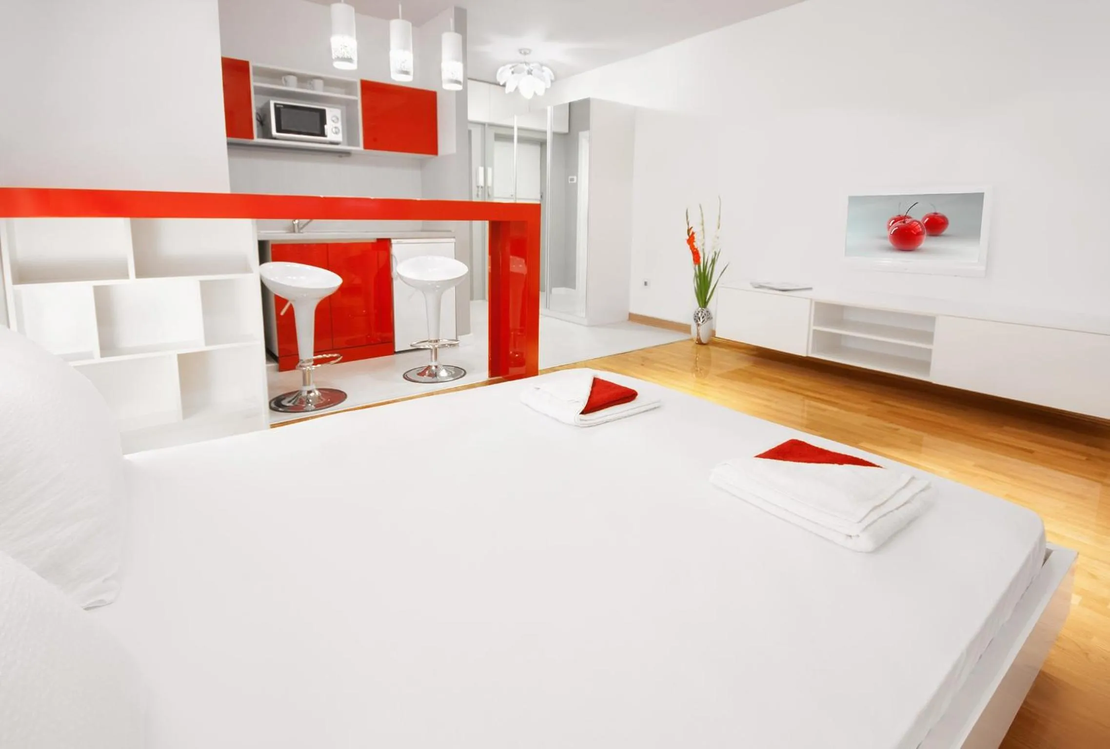 TV and multimedia, Bed in Downtown Belgrade Apartments - CHERRY