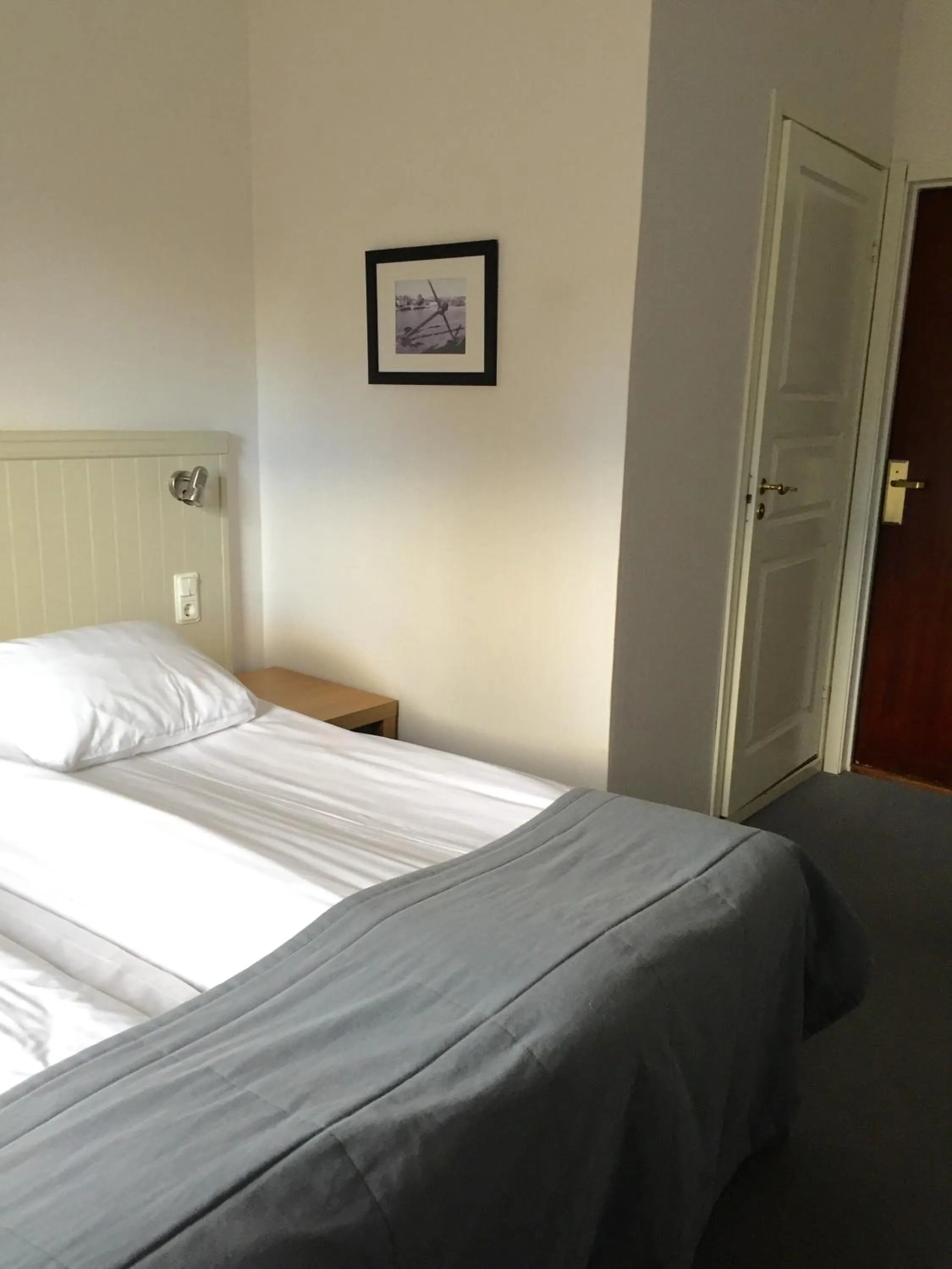 Property building, Bed in Adels Hotel