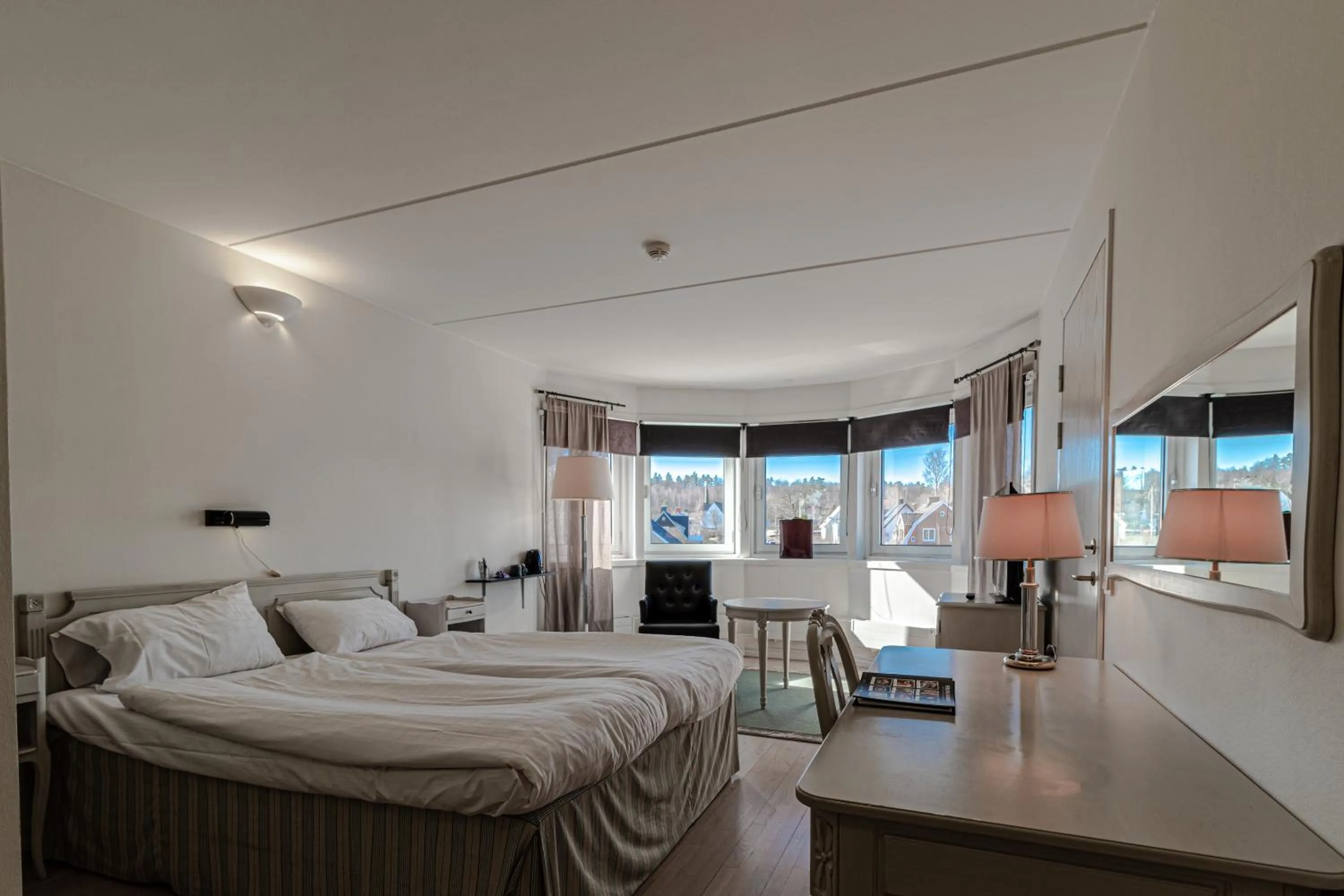 Property building, Bed in First Hotel Olofström