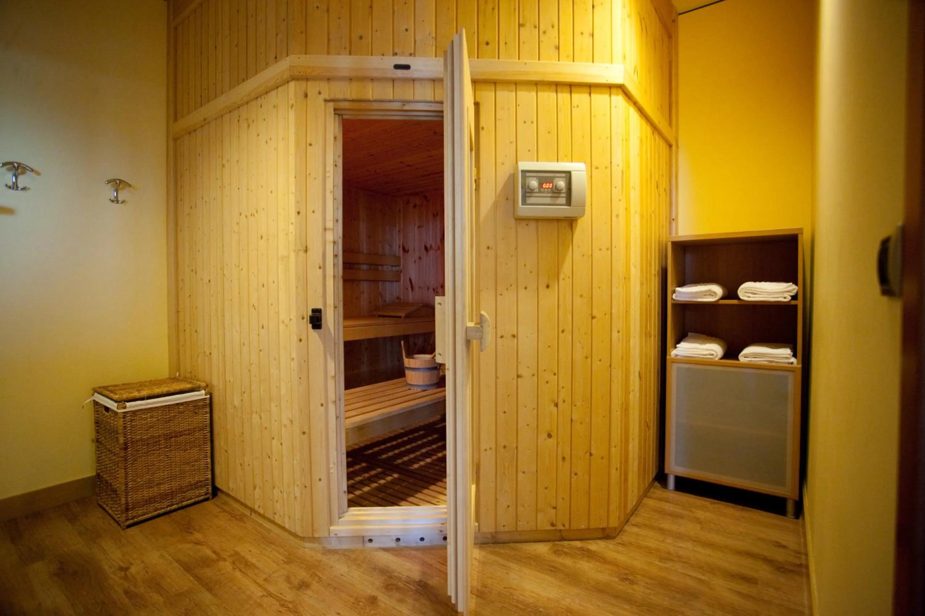 Sauna, Bed in Garda Hotel