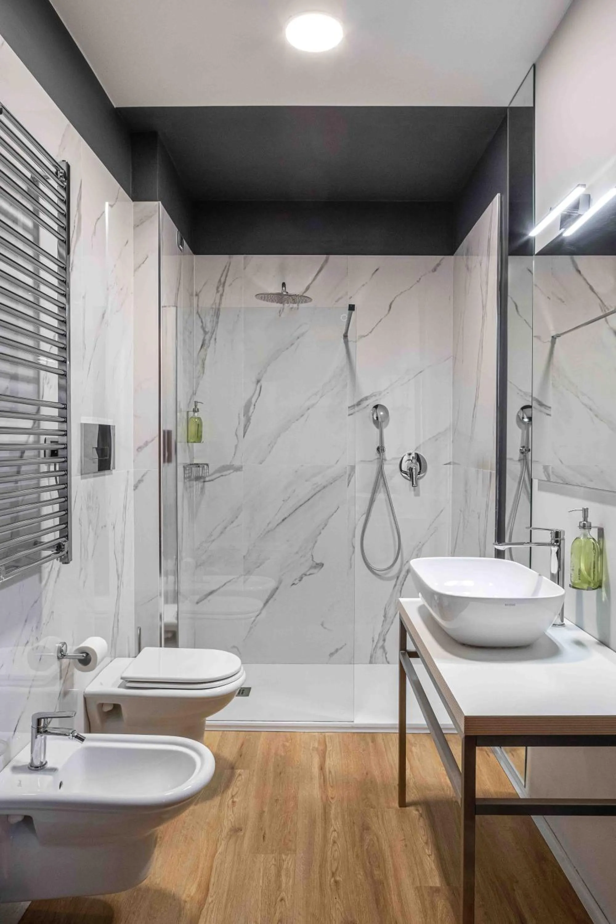 Shower in Garda Hotel