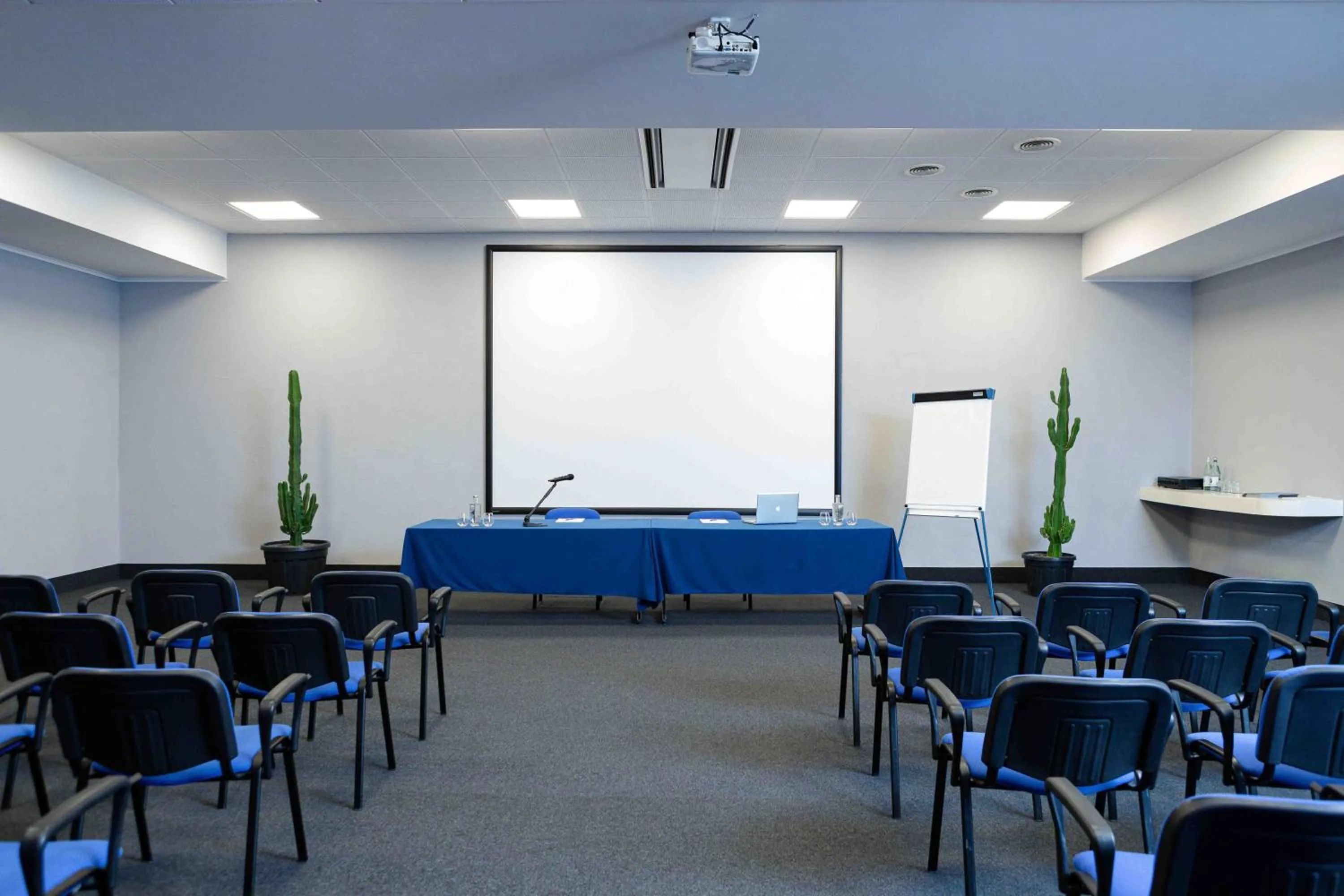 Meeting/conference room in Garda Hotel