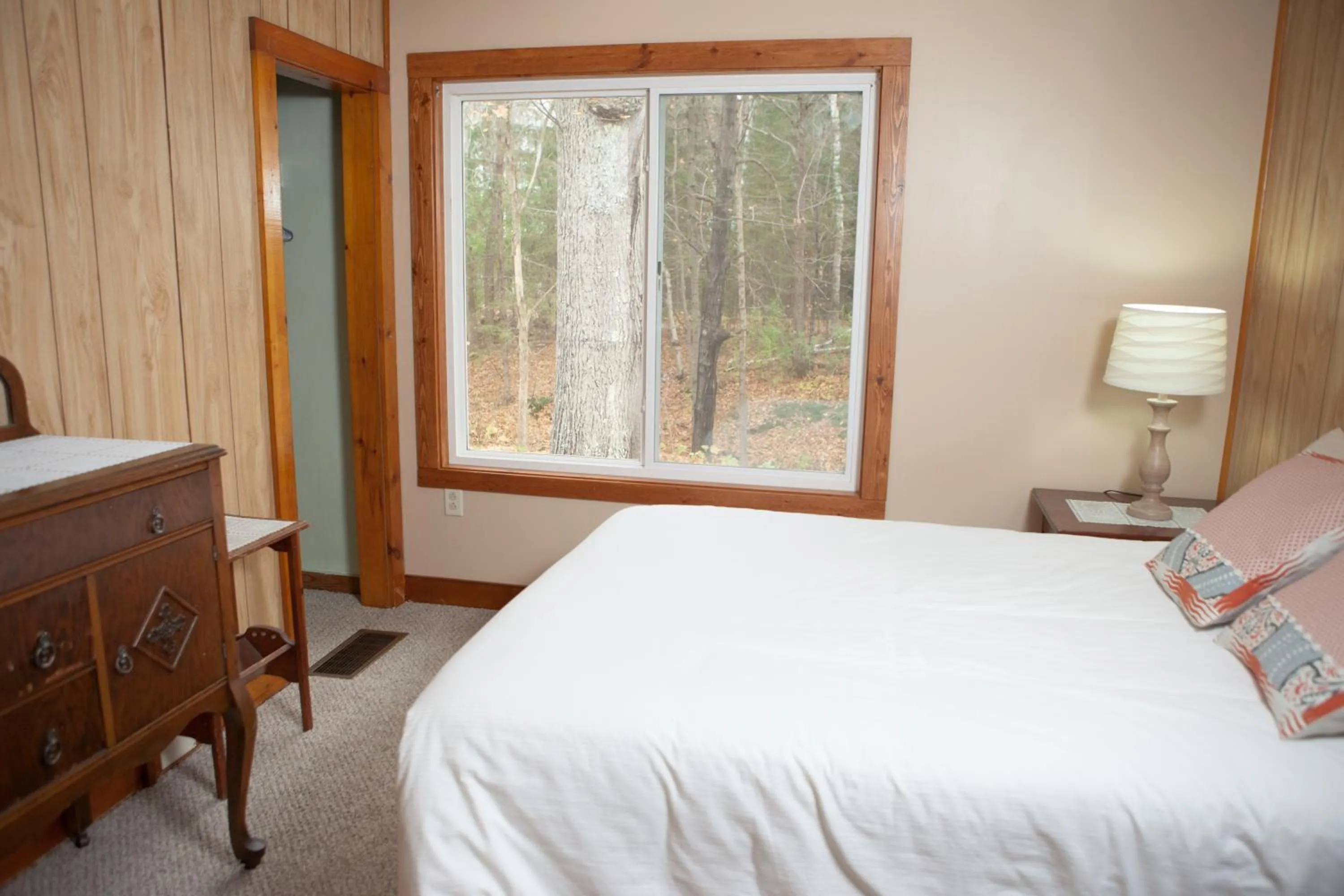 Bedroom, Bed in Mission Springs Resort