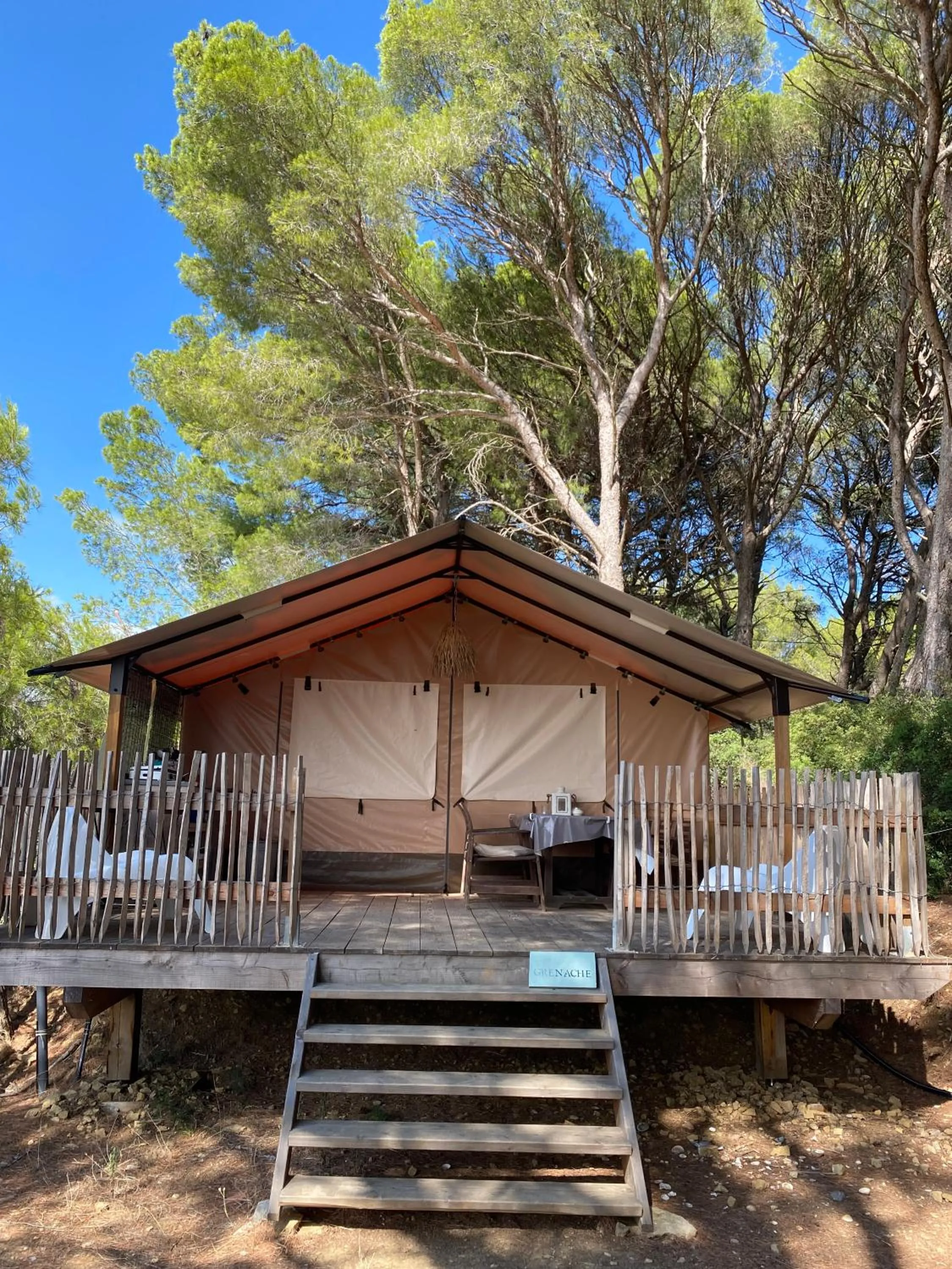 Property building in Saint Paul le Marseillais Tentes Equippees Hébergements Insolites Lodges