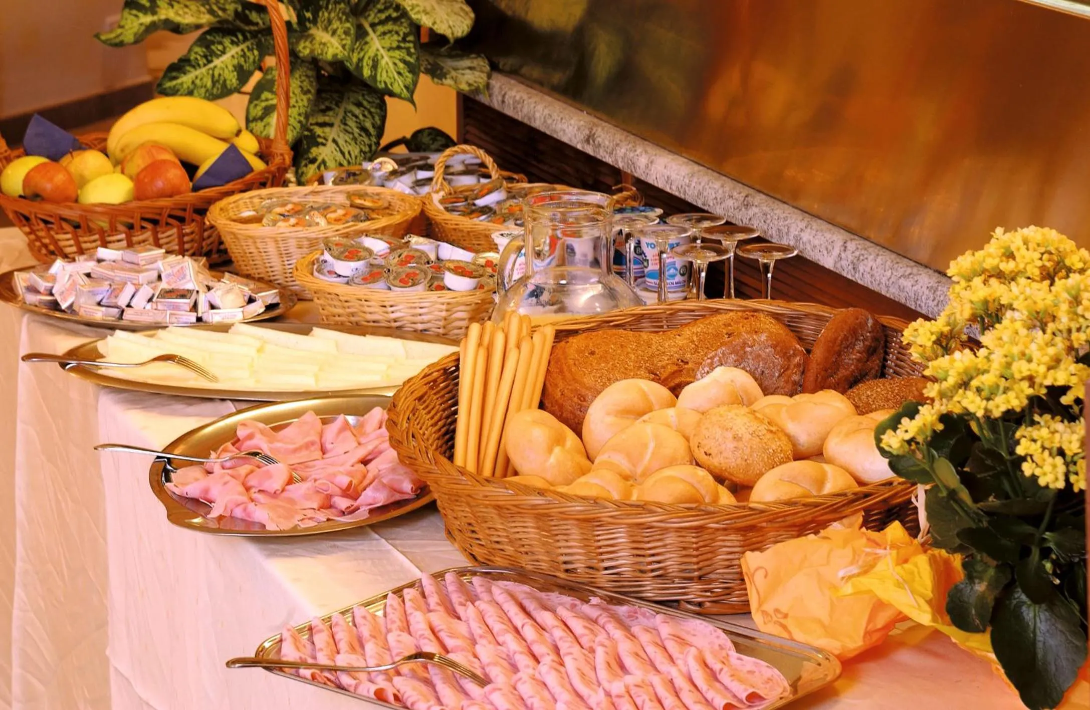 Buffet breakfast in Garni Pluner