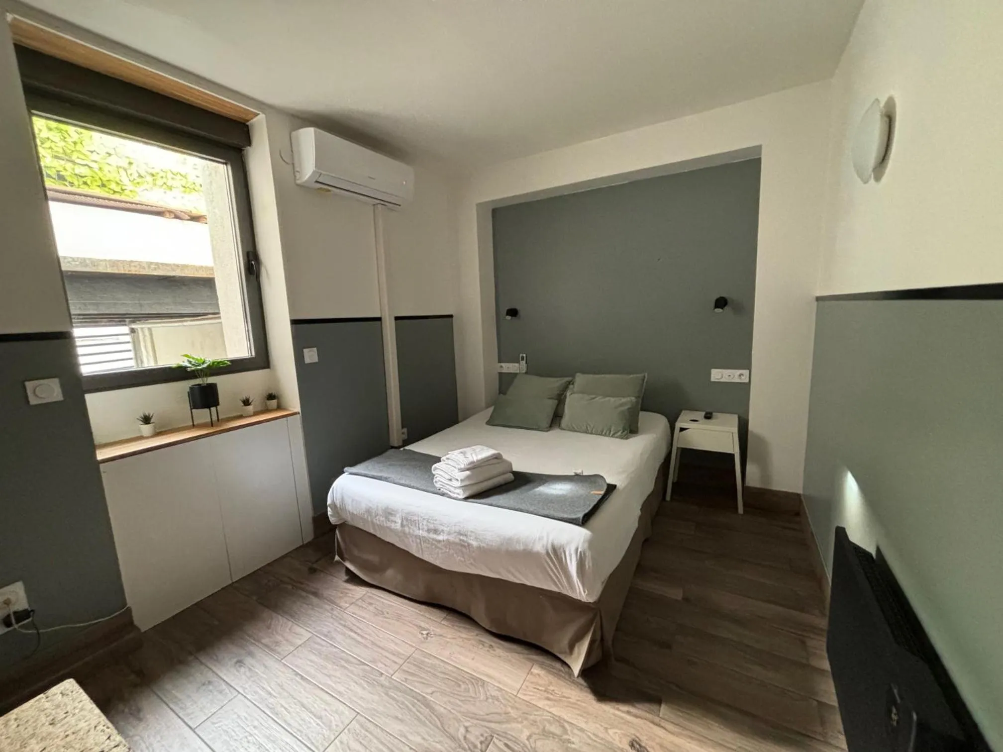 Photo of the whole room, Bed in Casa Hotel