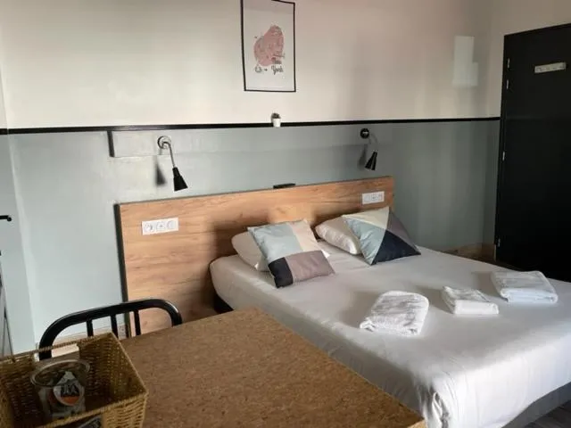 Photo of the whole room, Bed in Casa Hotel