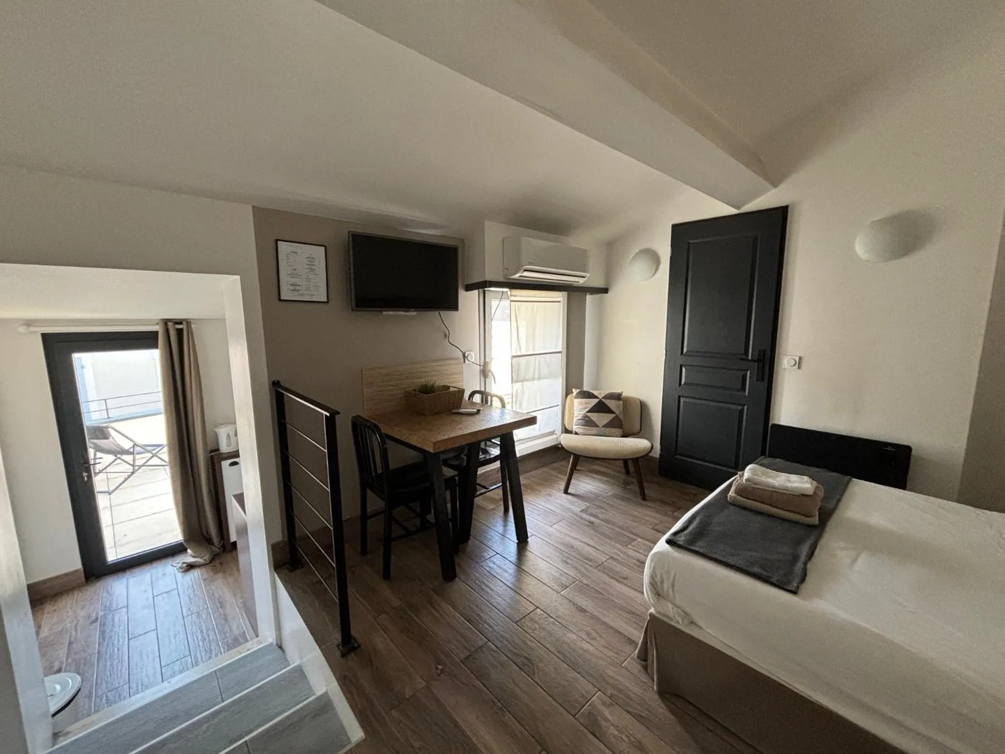 Photo of the whole room, Bed in Casa Hotel