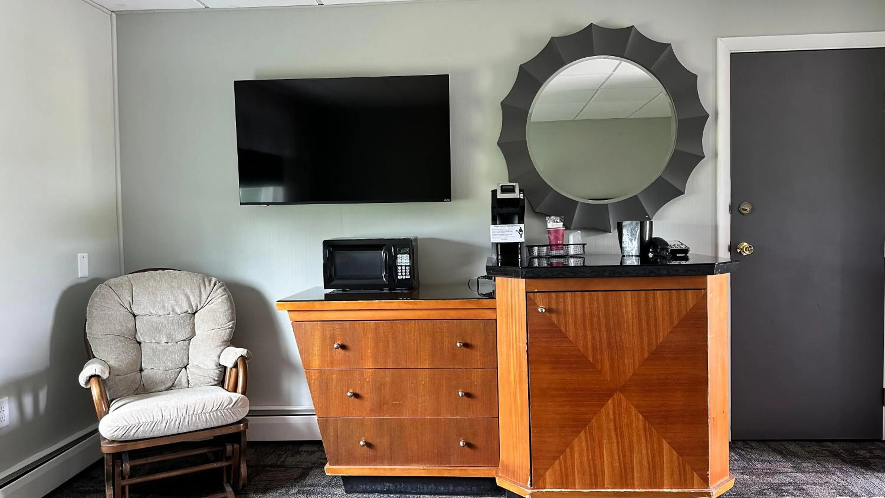 TV and multimedia in Colonial Valley Motel