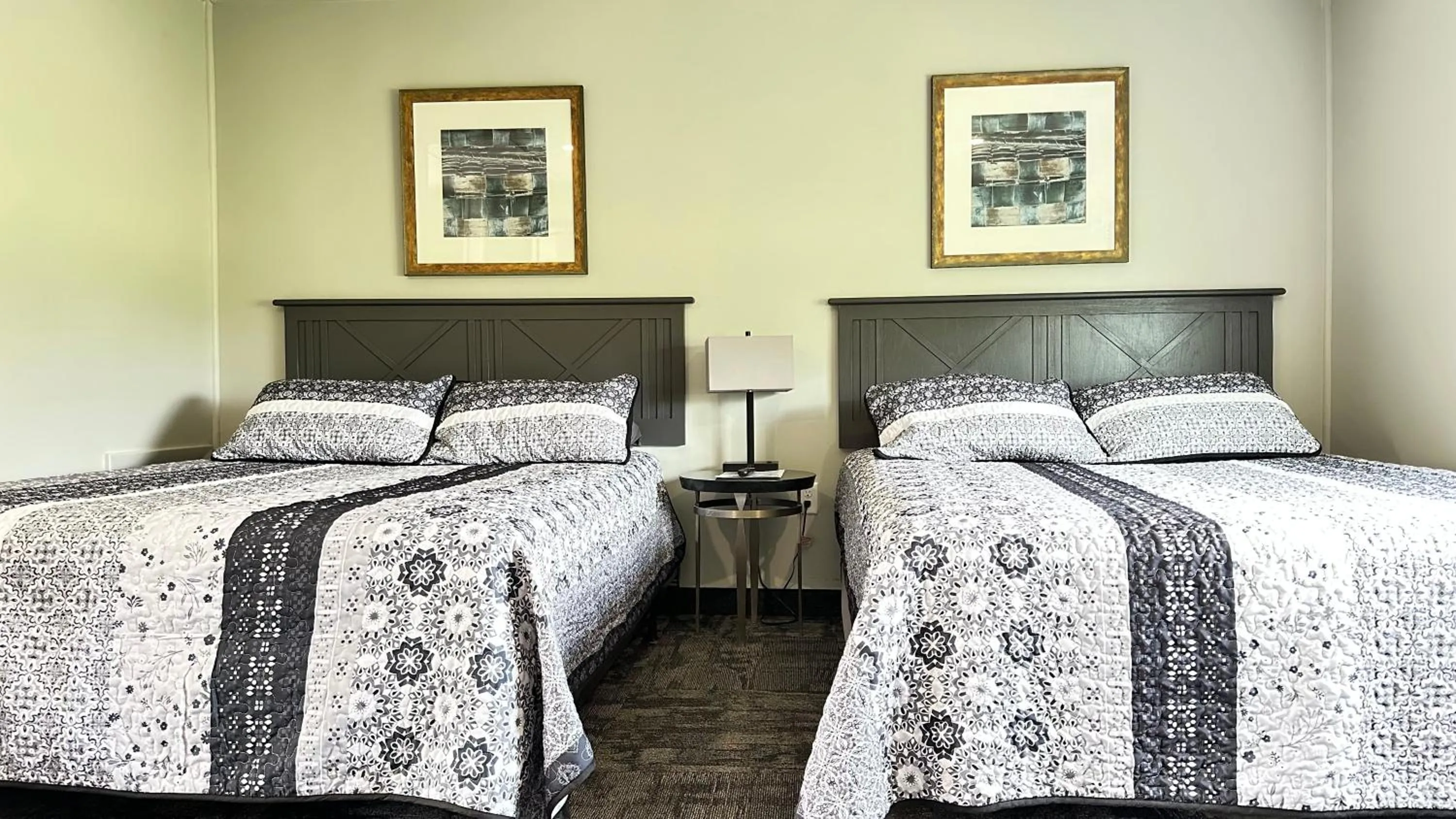 Bedroom, Bed in Colonial Valley Motel