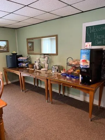Buffet breakfast in Colonial Valley Motel