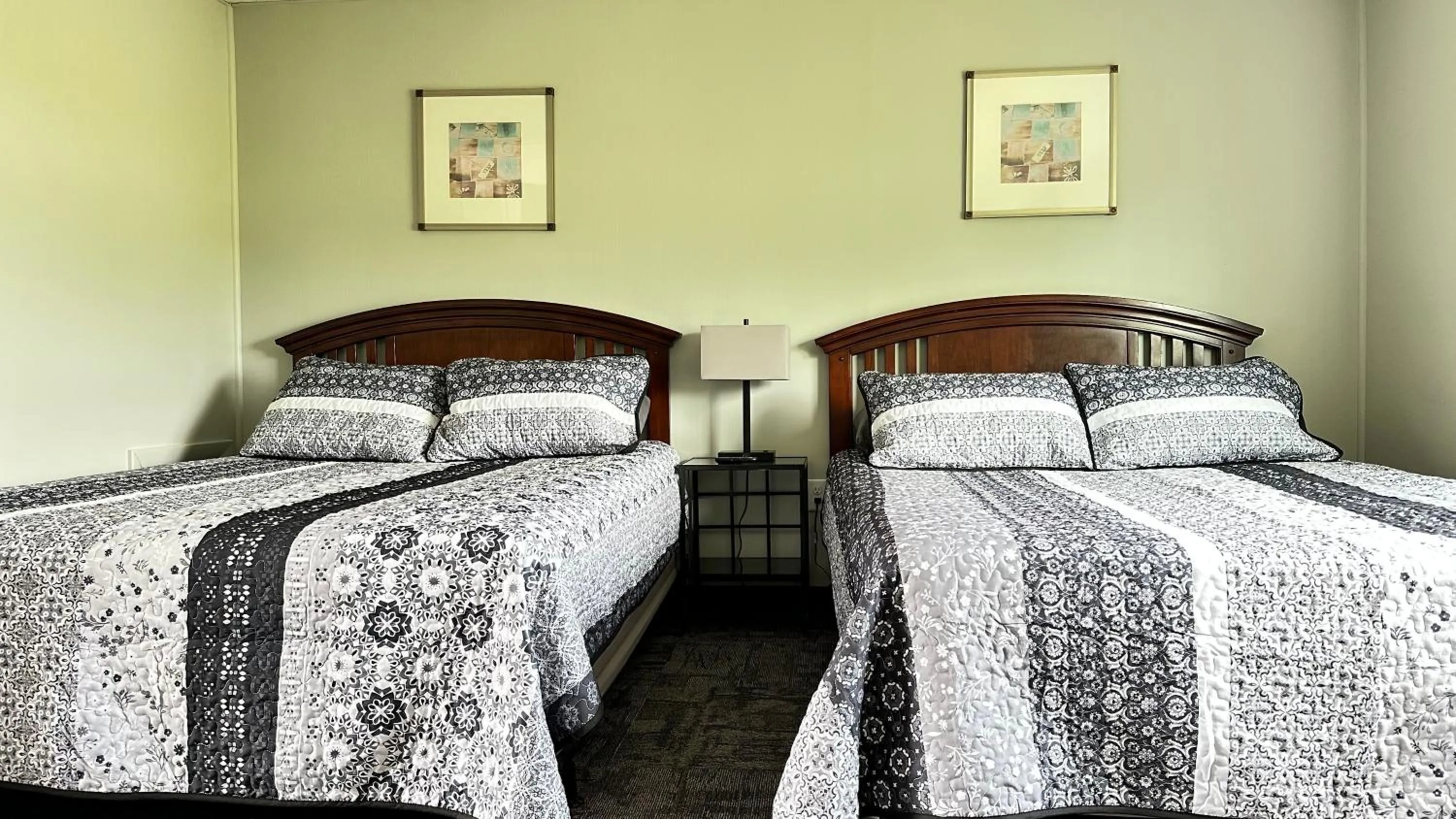 Bedroom, Bed in Colonial Valley Motel