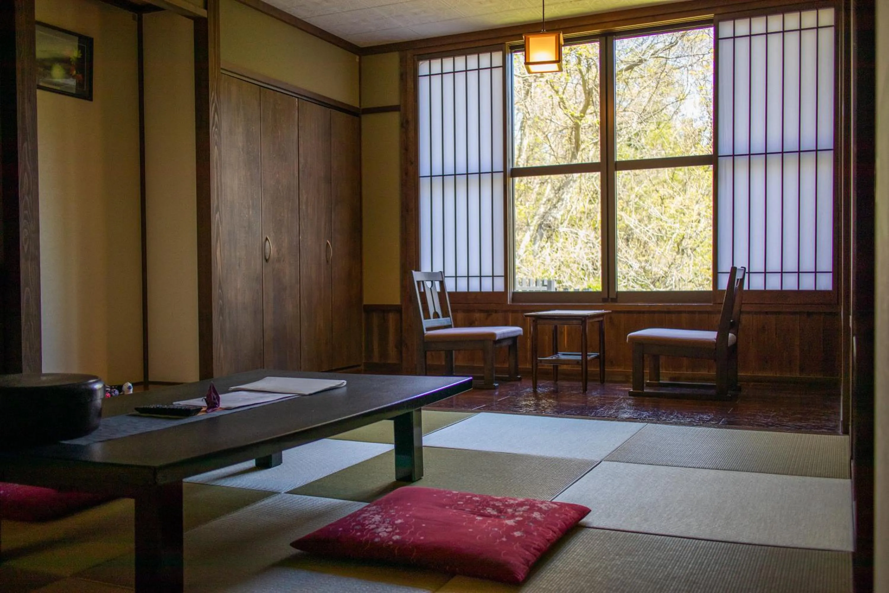 Photo of the whole room in Nanakamado