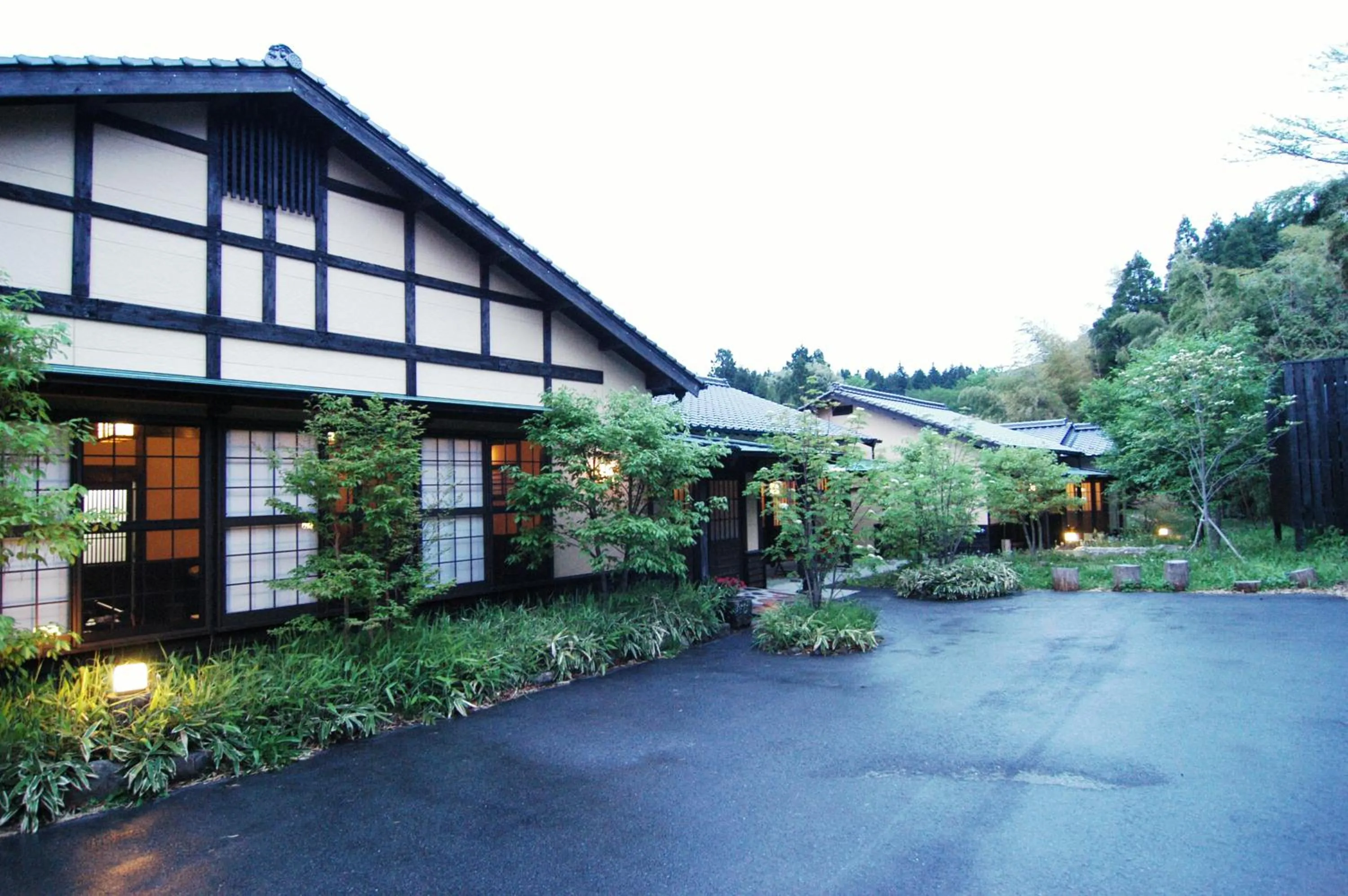 Property building in Nanakamado