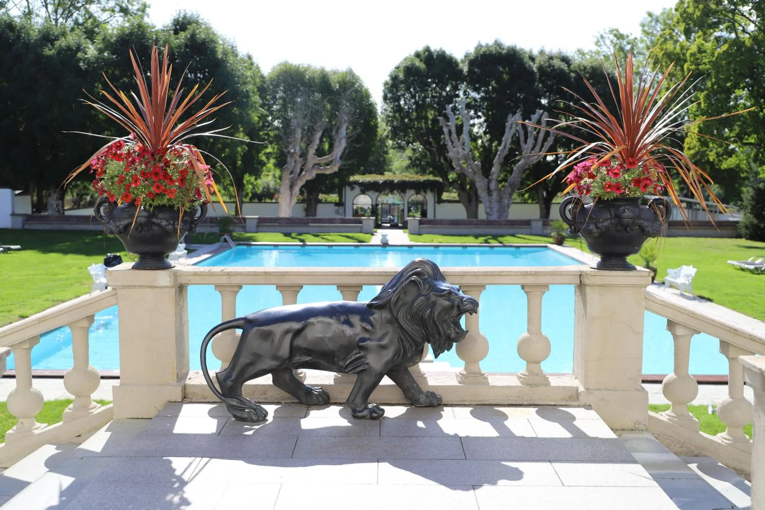 Pool view in Häringe Slott