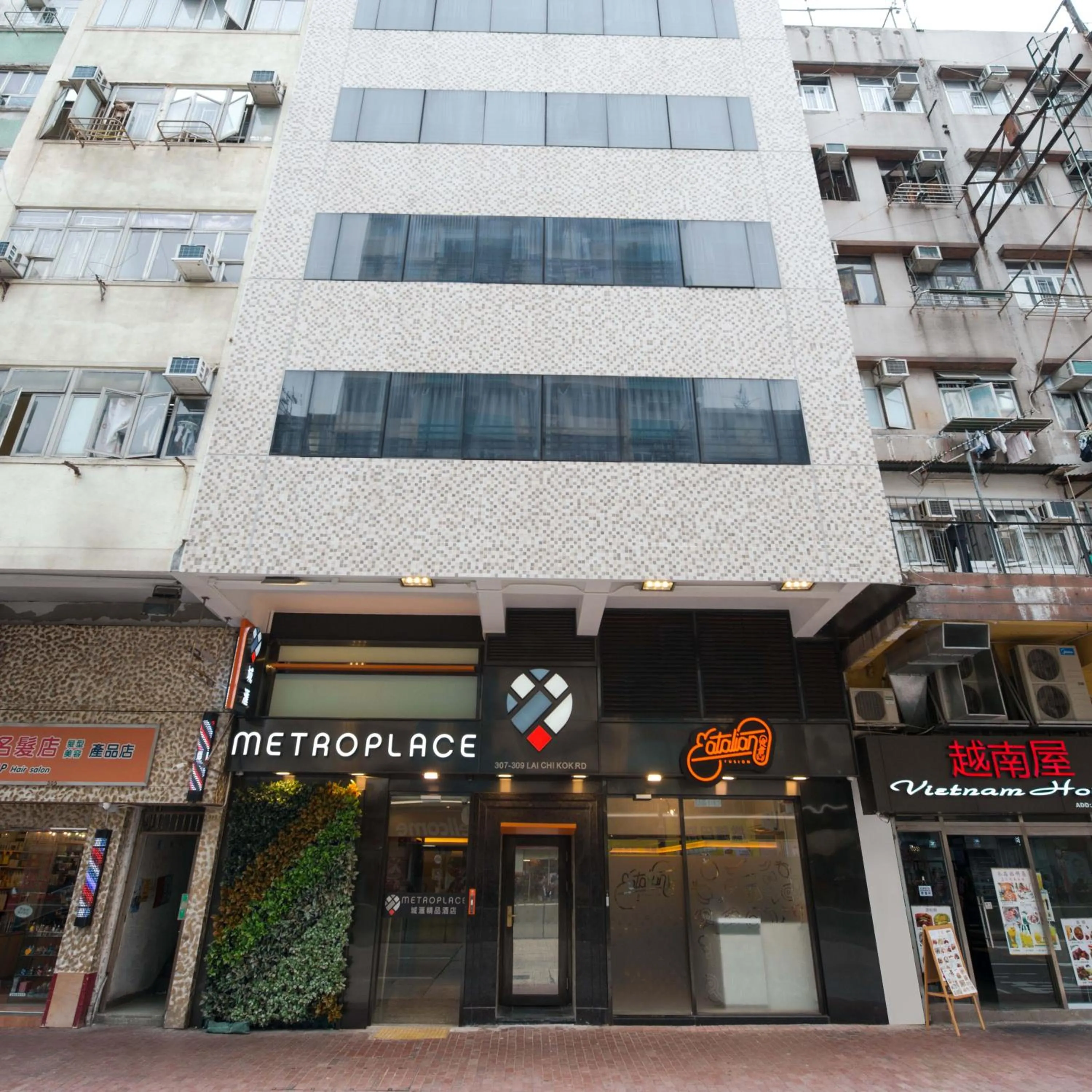 Restaurant/places to eat, Property Building in Metroplace Boutique Hotel