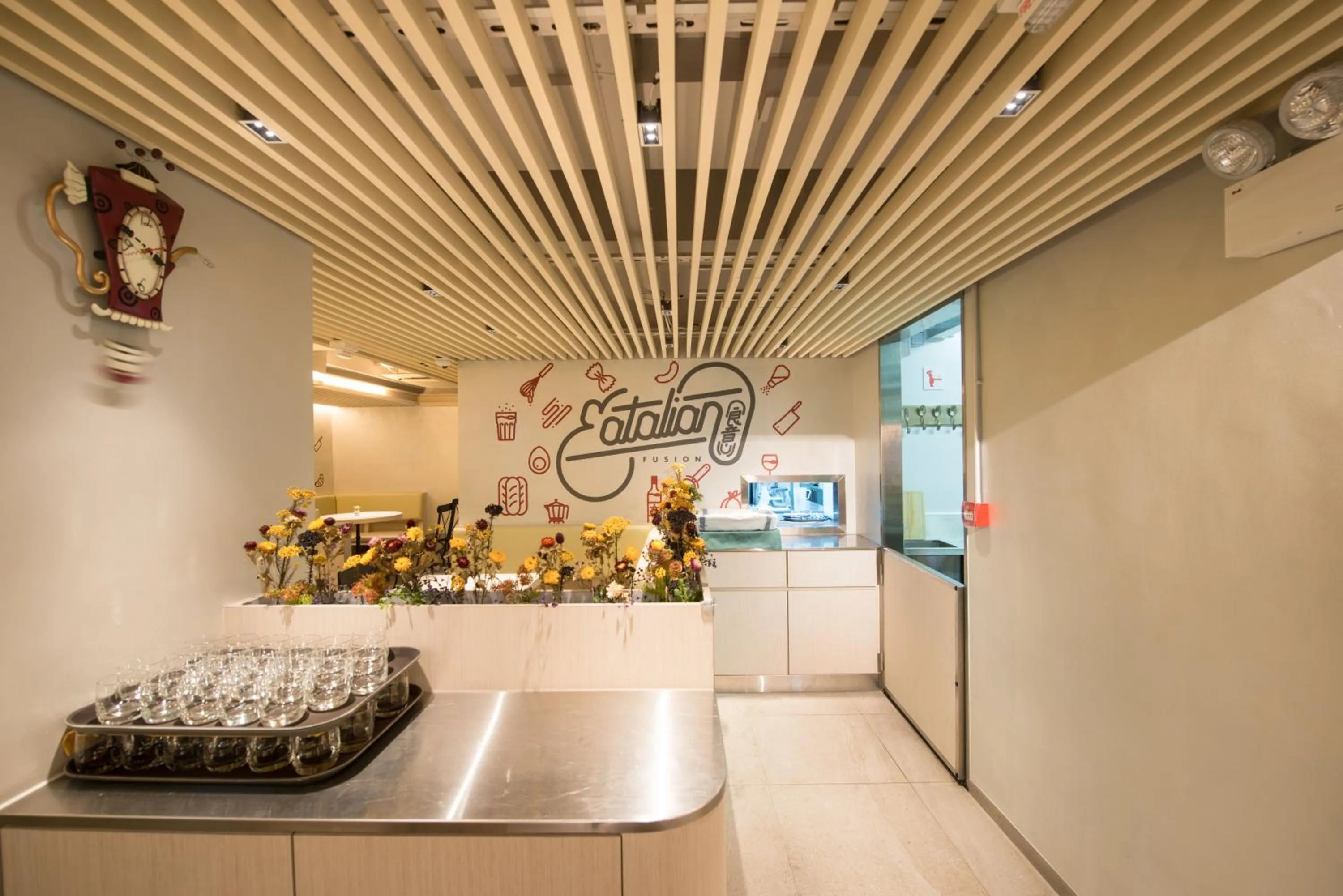 Restaurant/places to eat in Metroplace Boutique Hotel