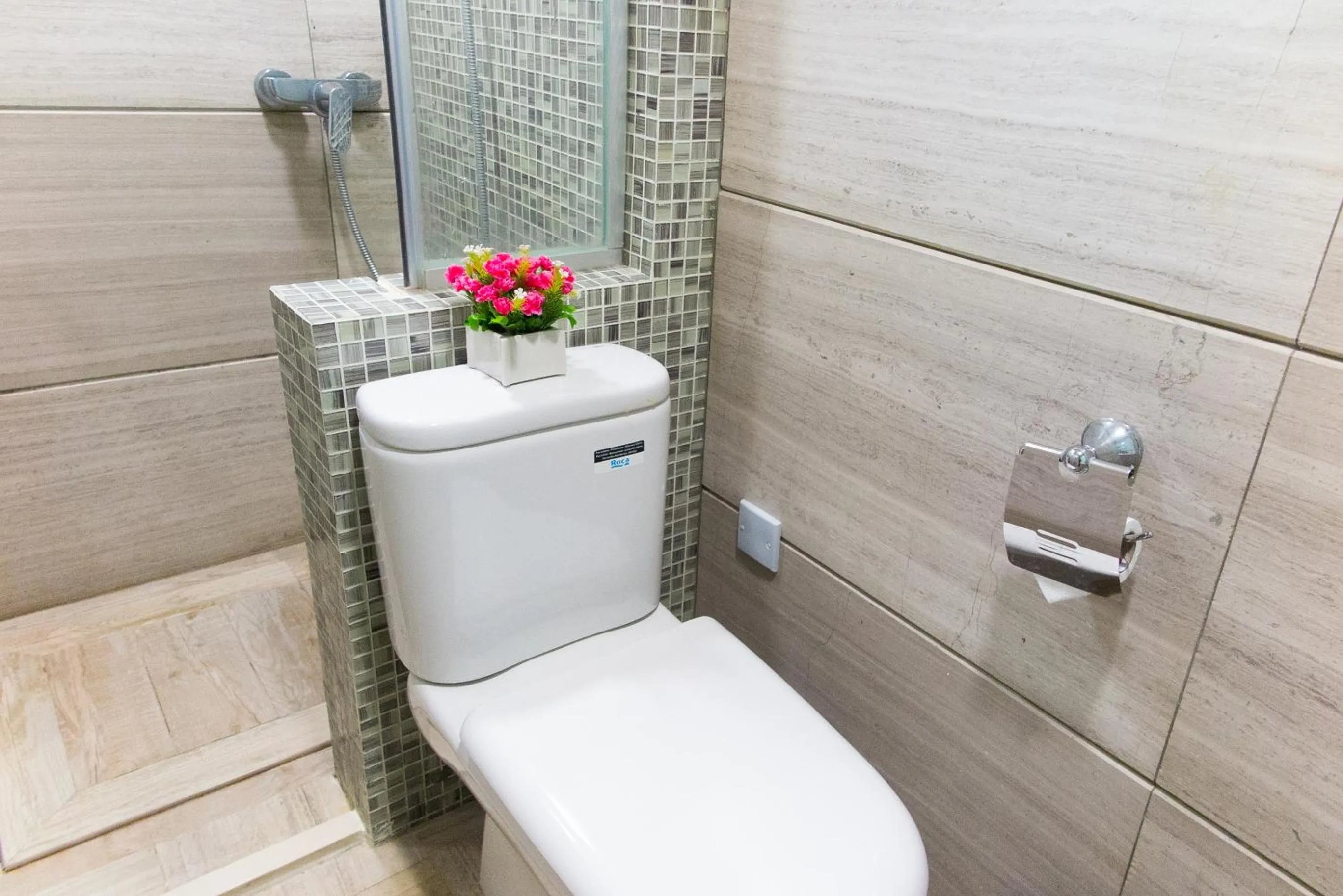 Shower, Bathroom in Metroplace Boutique Hotel