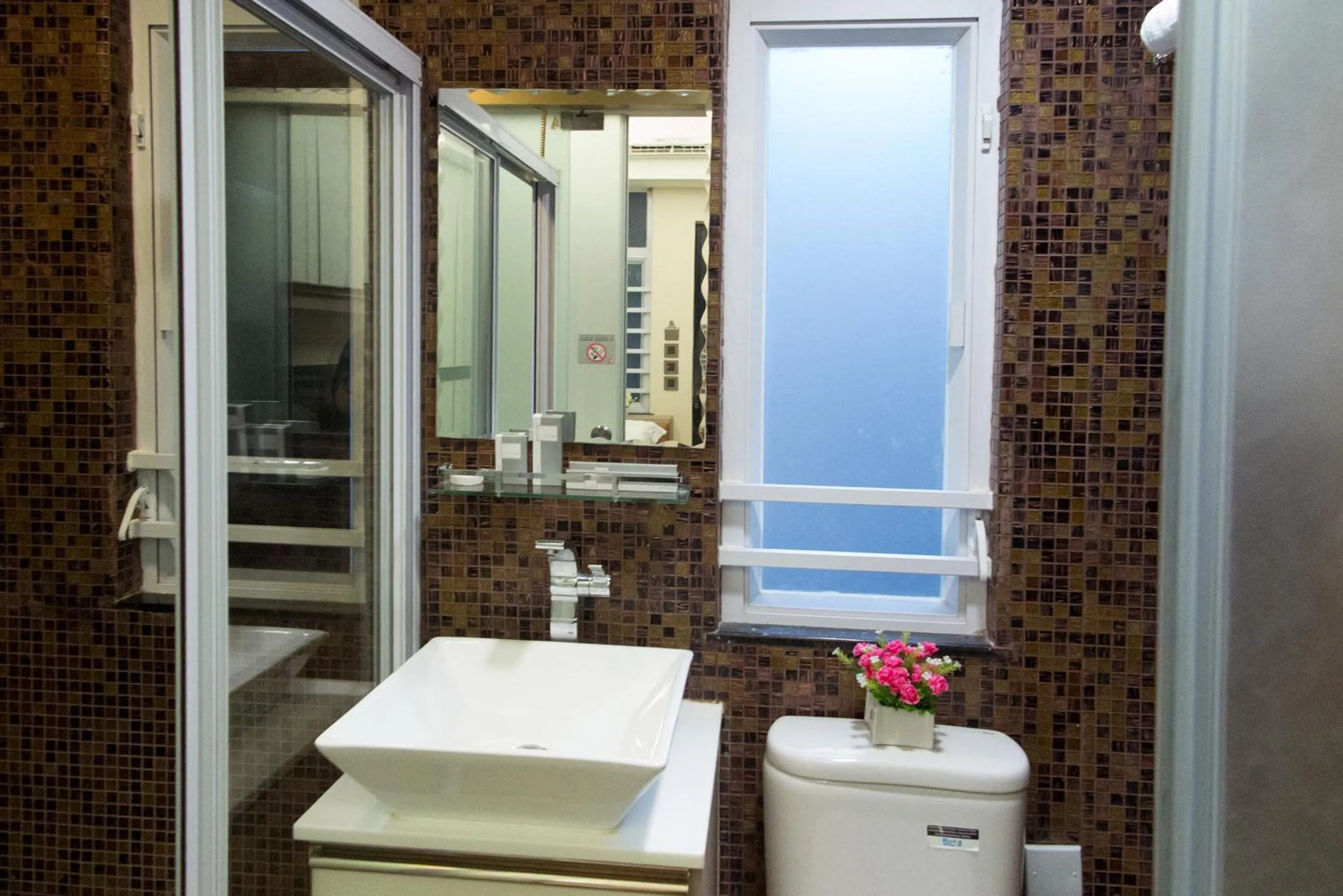 Shower, Bathroom in Metroplace Boutique Hotel