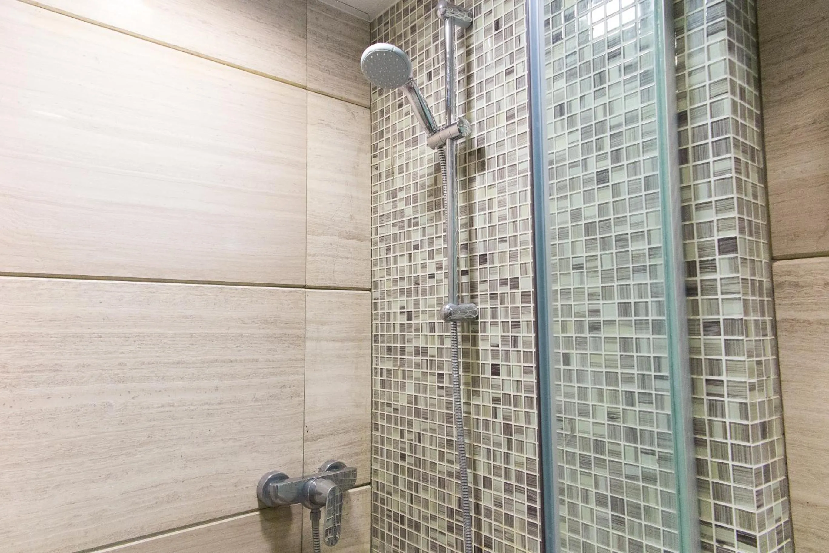 Shower, Bathroom in Metroplace Boutique Hotel